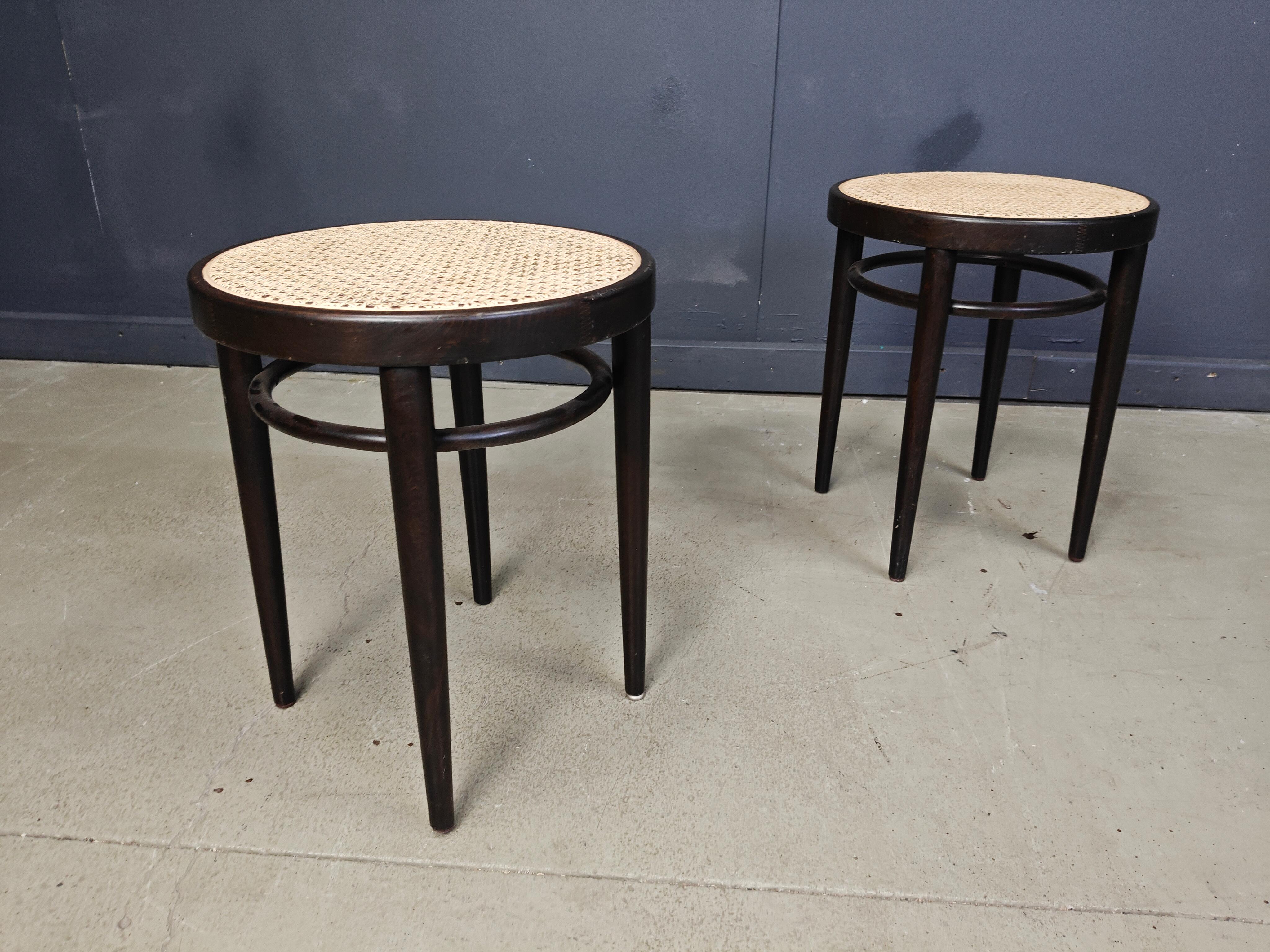 Pareja de taburetes Thonet 214RH, años 80 Art Nouveau en venta