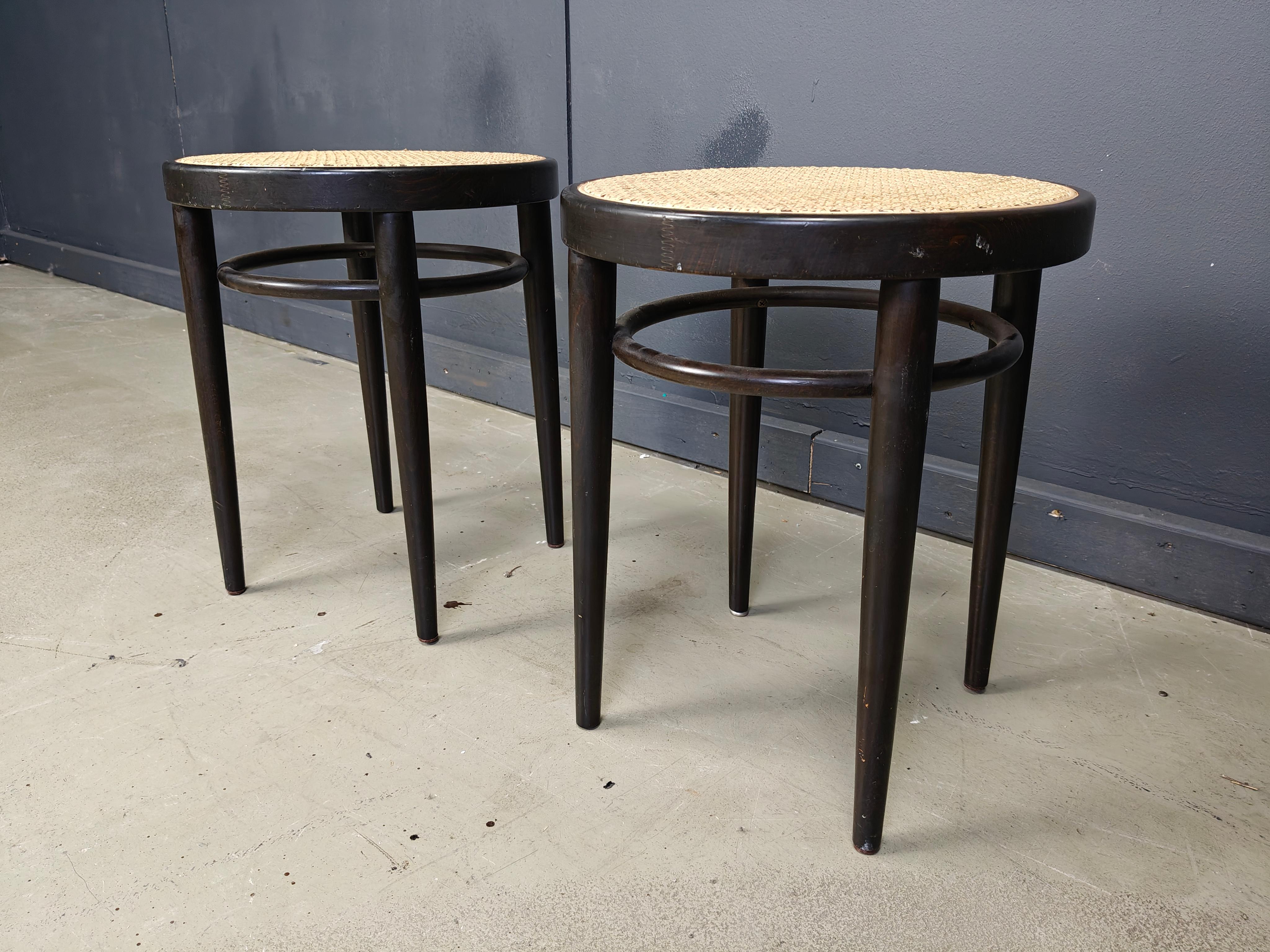 Pareja de taburetes Thonet 214RH, años 80 finales del siglo XX en venta