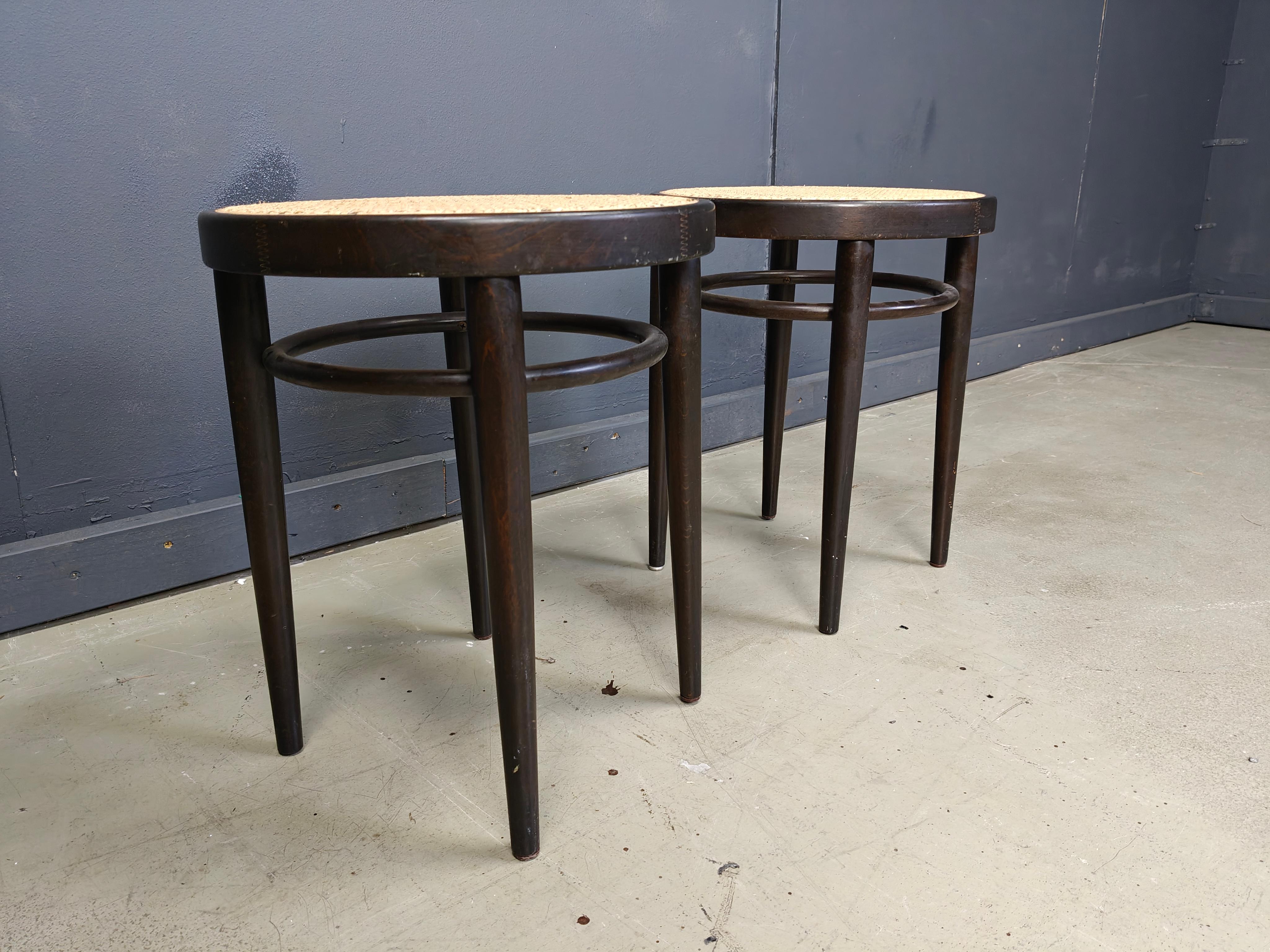 Pareja de taburetes Thonet 214RH, años 80 en venta 1