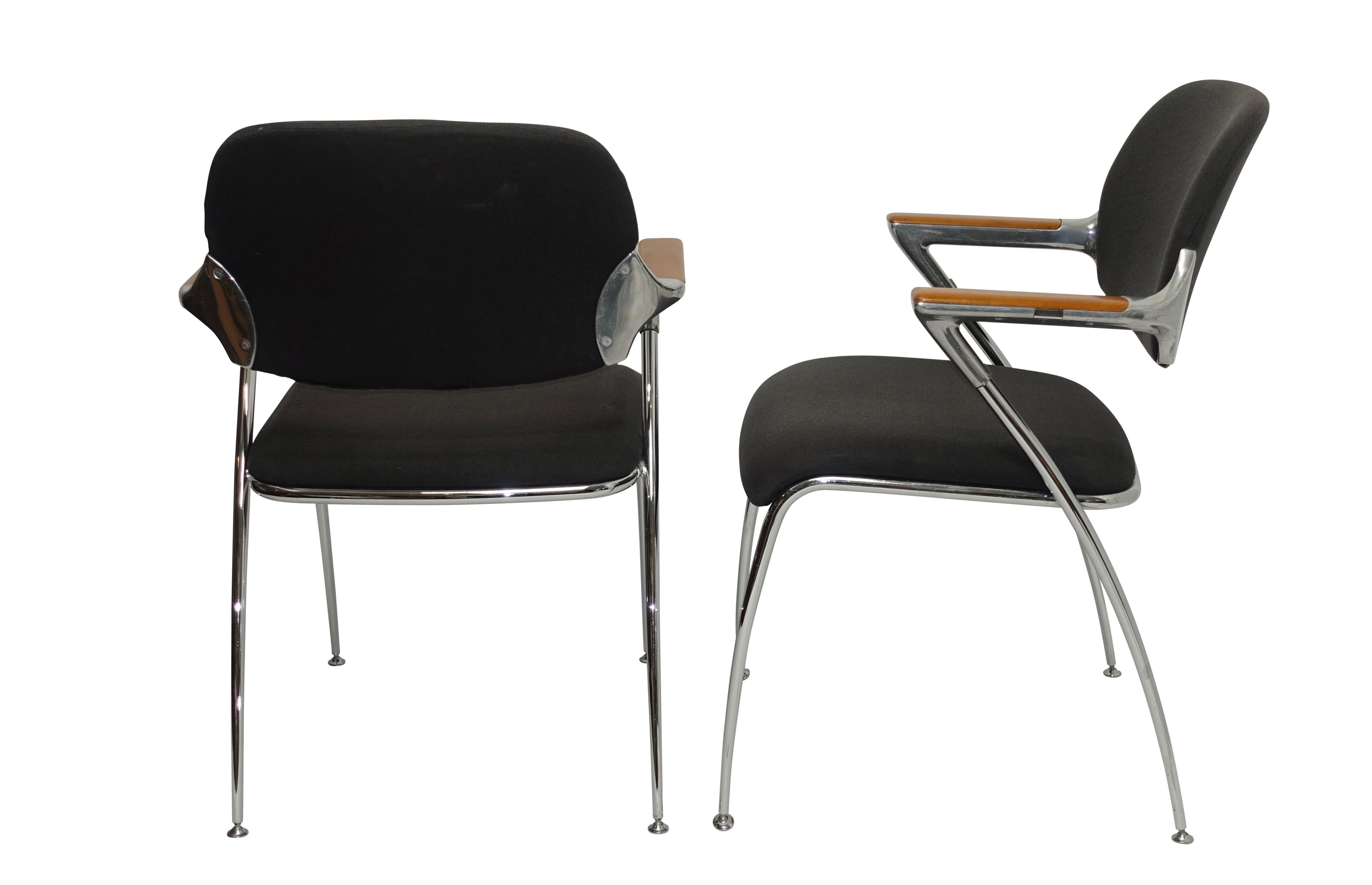 Paar Thonet Sessel aus Aluminium und Chrom:: ca. 1970er Jahre (Intarsie)