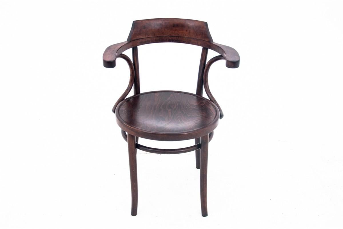 Thonet chair 1930s

Very good condition. AFTER RENOVATION.

Wood: walnut

dimensions: height 81 cm, height 47 cm, width 59 cm, depth 54 cm.
