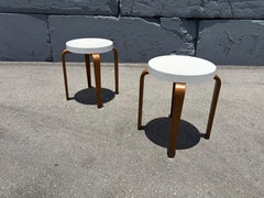 Paar Thonet Stapelhocker aus Bugholz und Bakelit, Mid Century Modern