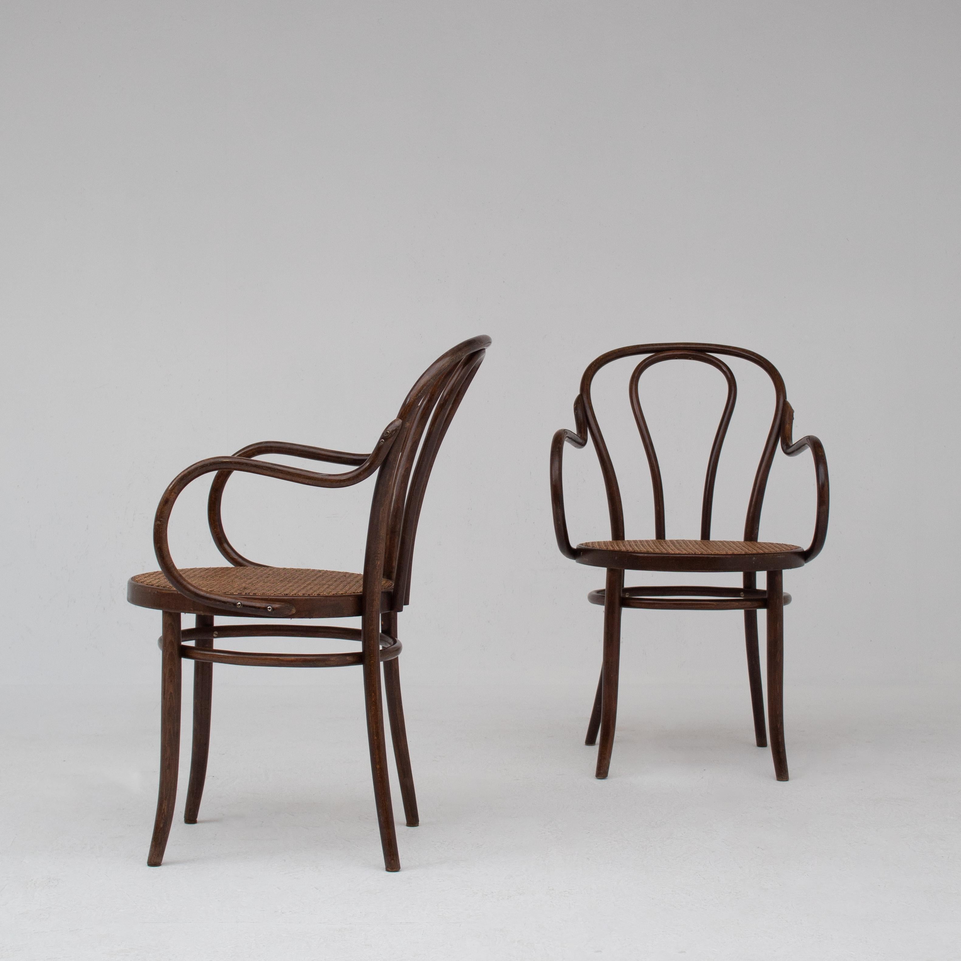 Paire de fauteuils en bois de Thonet en vente 4