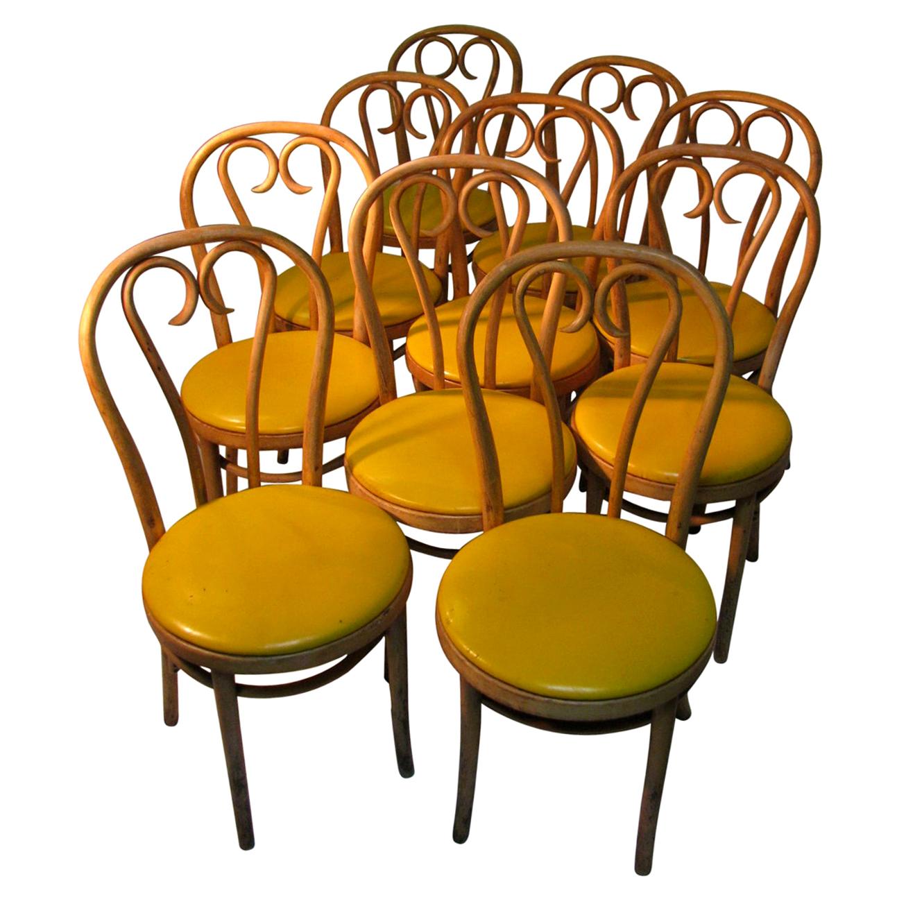 Paire de chaises de salle à manger bistro en bois cintré Thonet en vente
