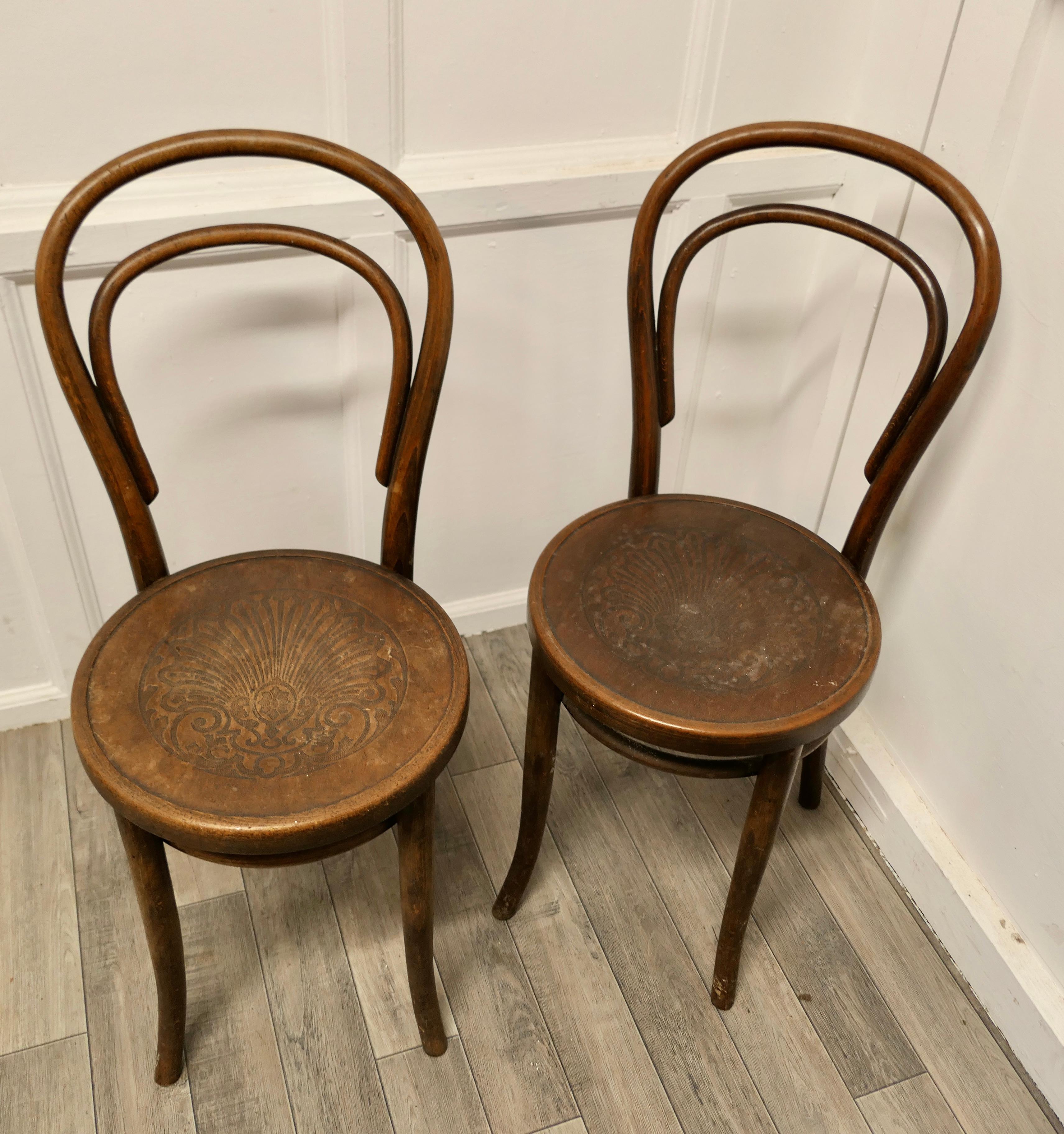 Pair of  Thonet Bistro Bentwood Chairs In Good Condition In Chillerton, Isle of Wight