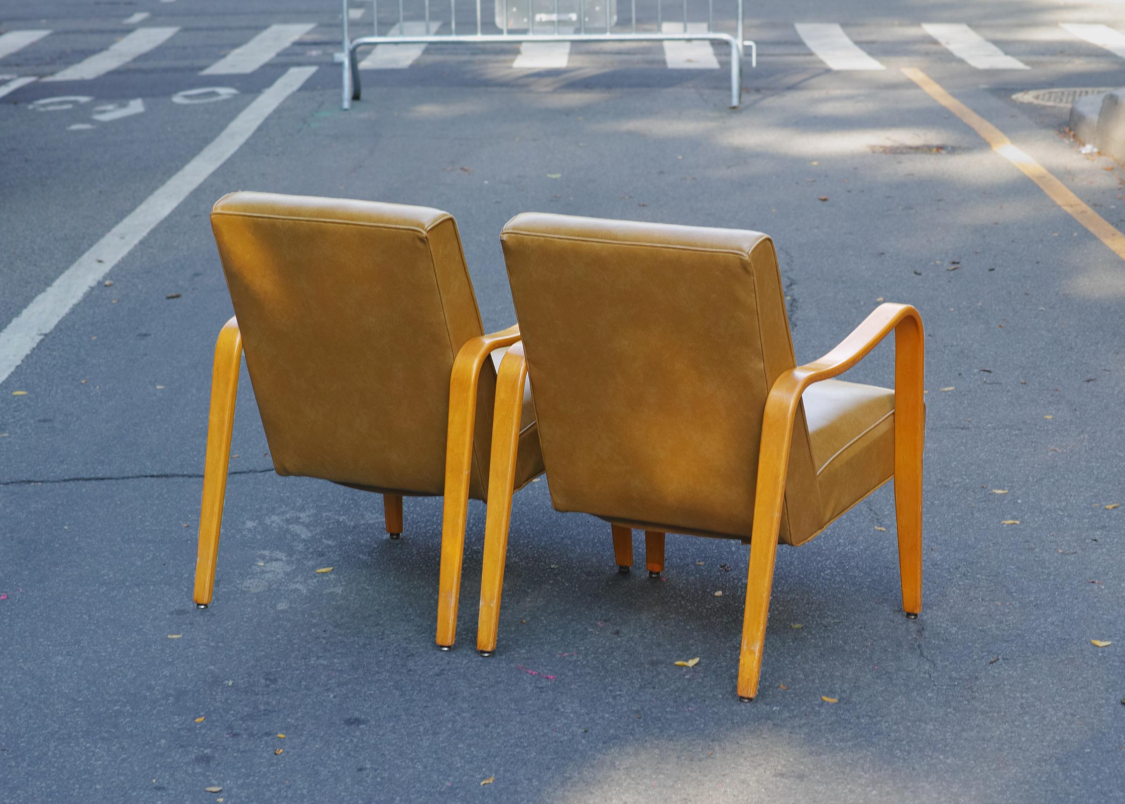 Paar Thonet Lounge-Stühle (amerikanisch) im Angebot