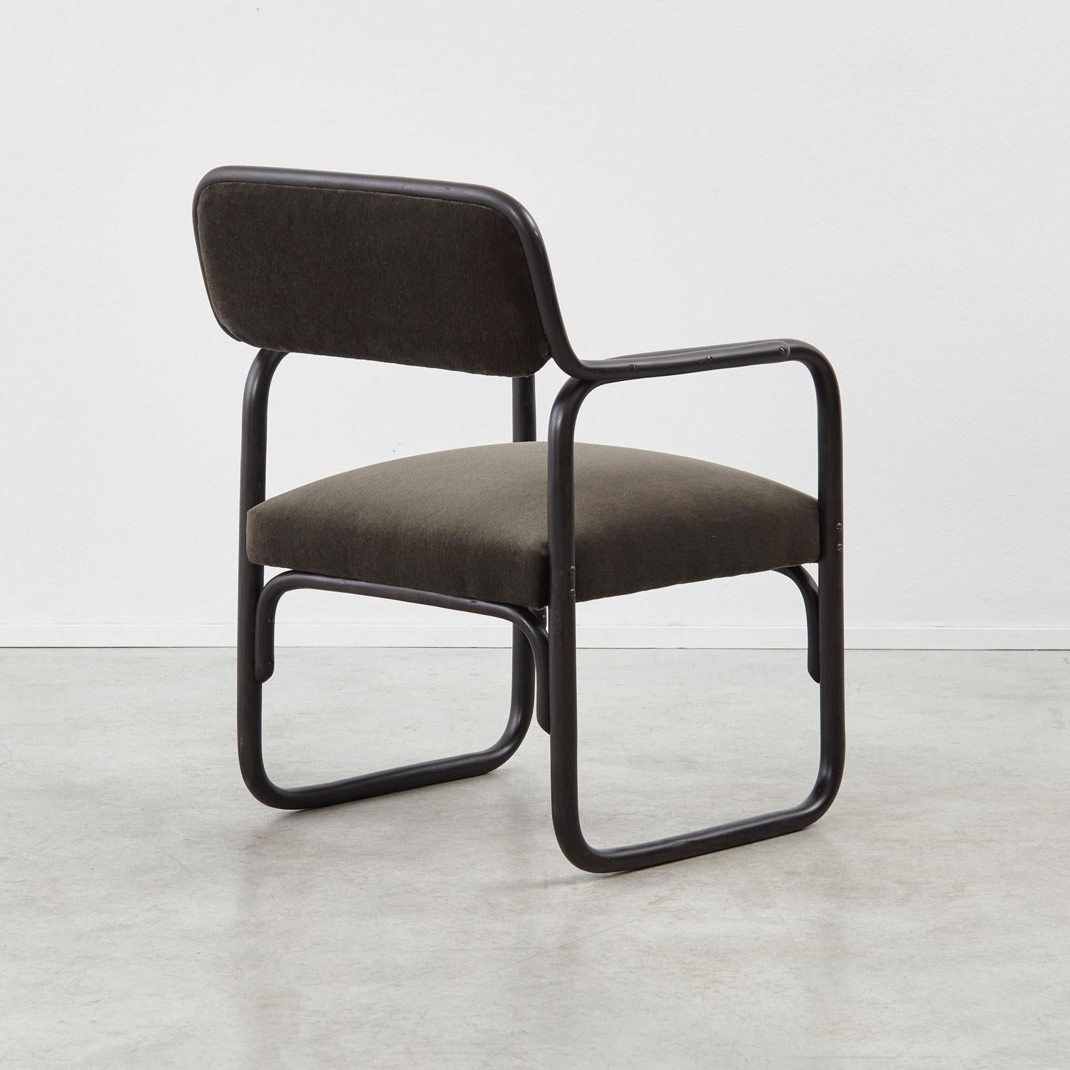 Early 20th Century Two Thonet Mundus A 60 F armchairs - Austria, 1929 For Sale