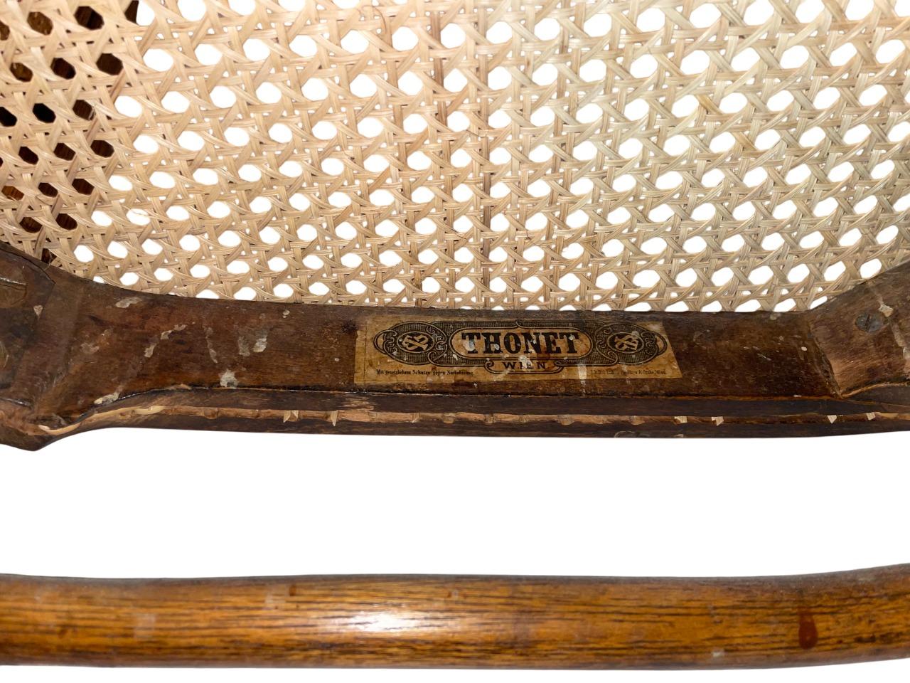 Fait main Rare paire de chaises Thonet en rotin, fabriquées en 1890, stable et en bon état en vente