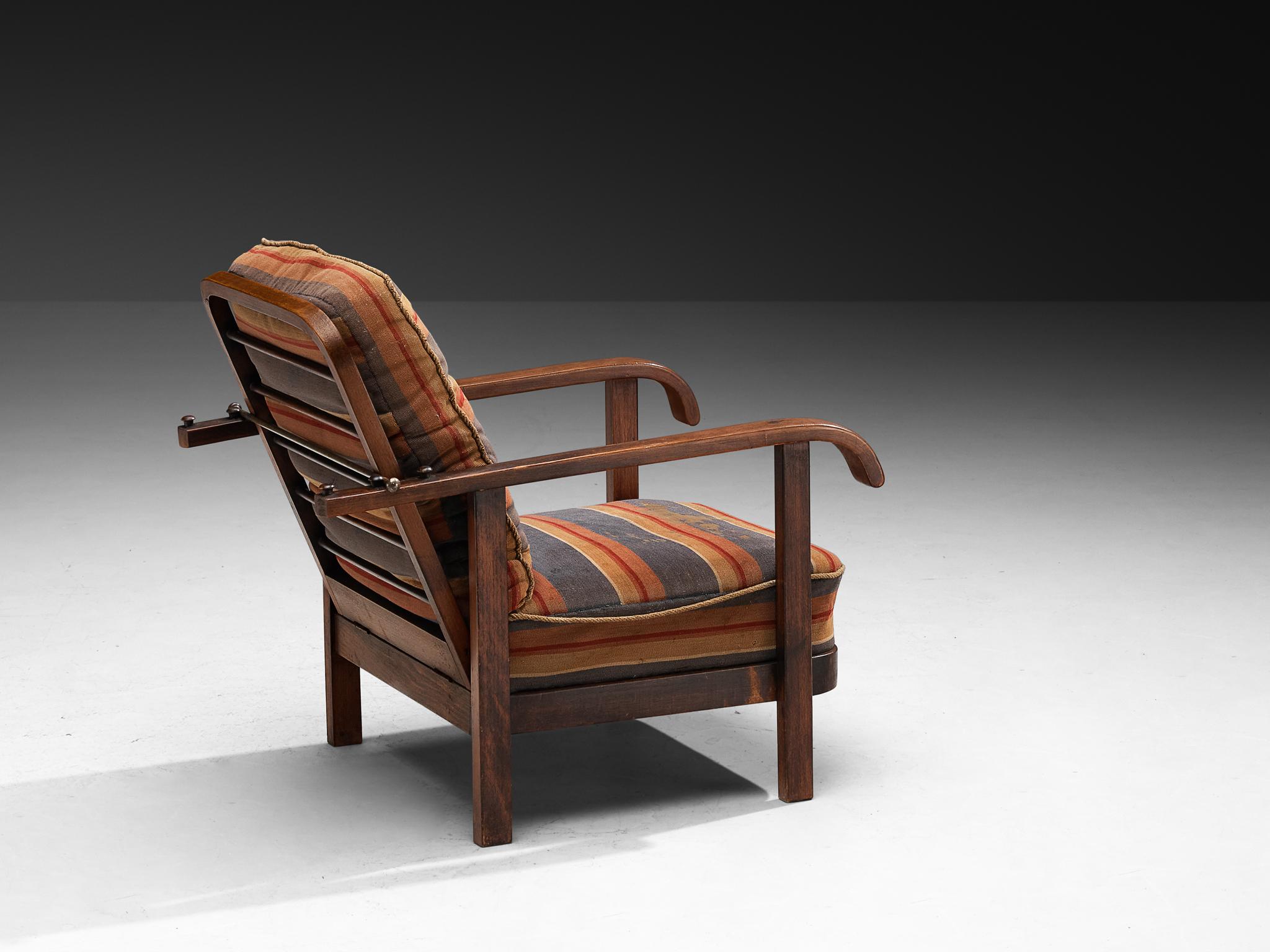 Milieu du XXe siècle Paire de chaises longues inclinables en bois breton de Thonet en vente