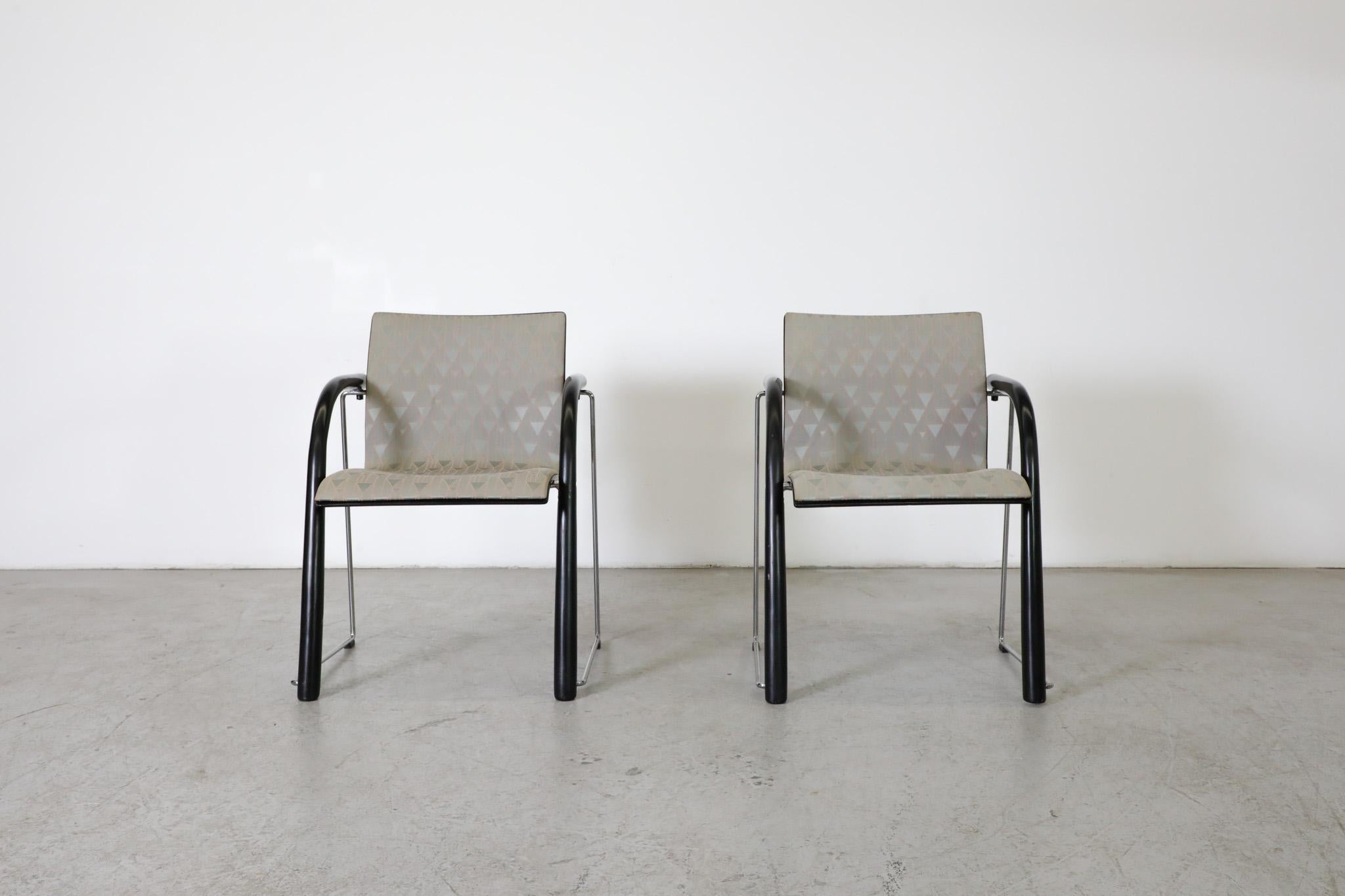 Laqué Paire de chaises Thonet S320 par Wulf Schneider & Ulrich Böhme avec accoudoirs noirs incurvés en vente