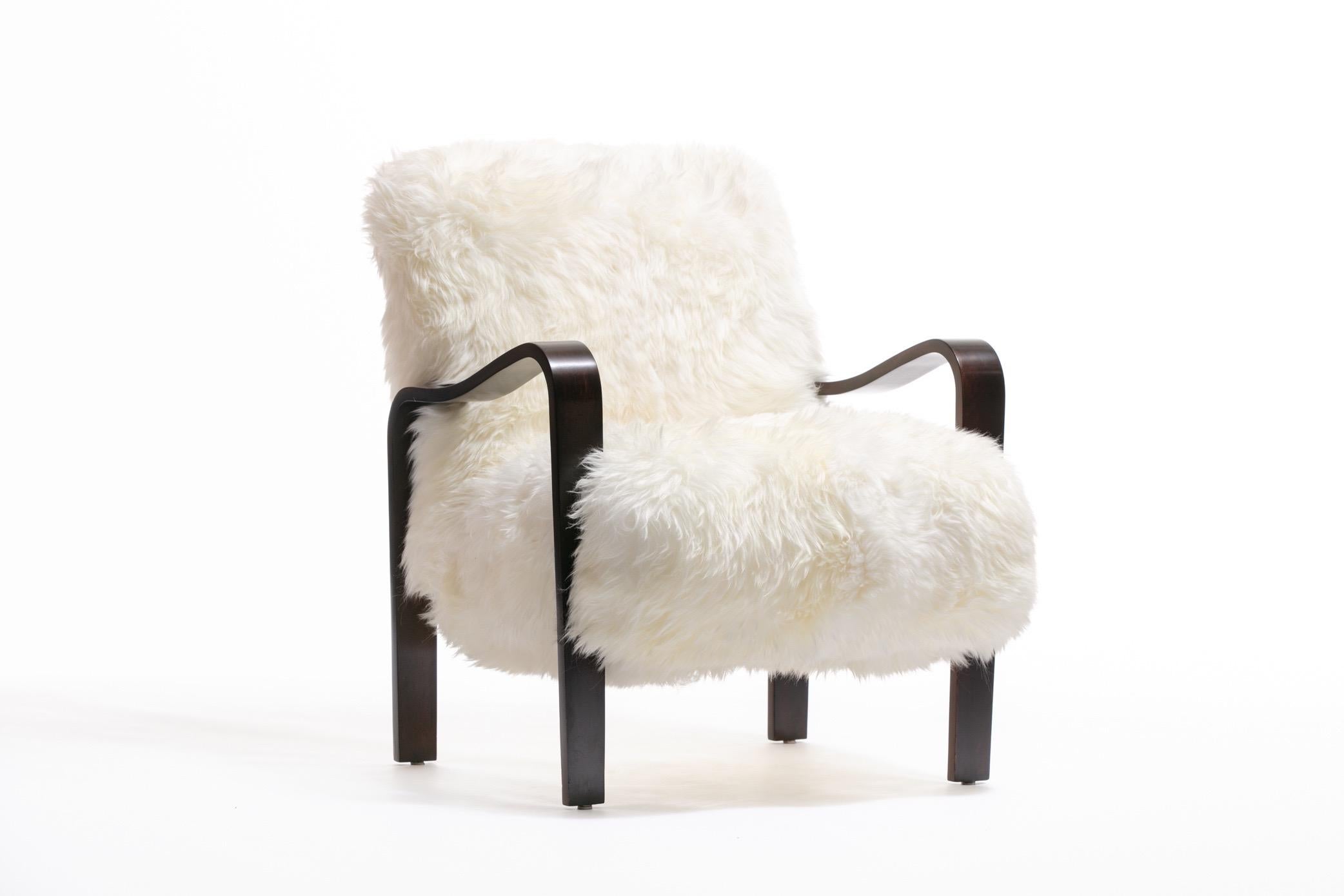 Mid-20th Century Pair of Thonet Sculptural Bentwood and Ivory Sheepskin Armchairs, circa 1950