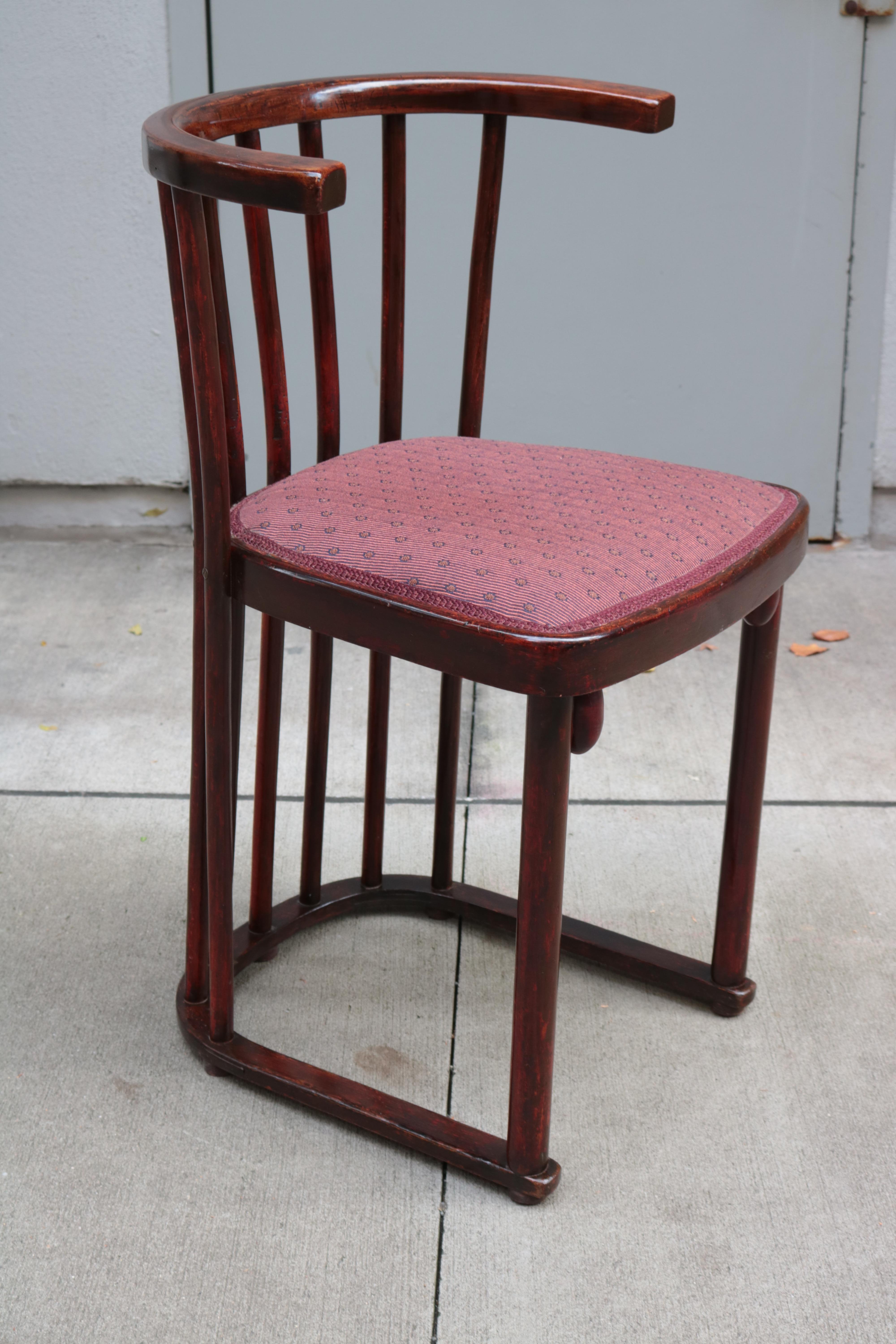 A pair of Thonet side chairs with original Thonet label. 
Stained beechwood.