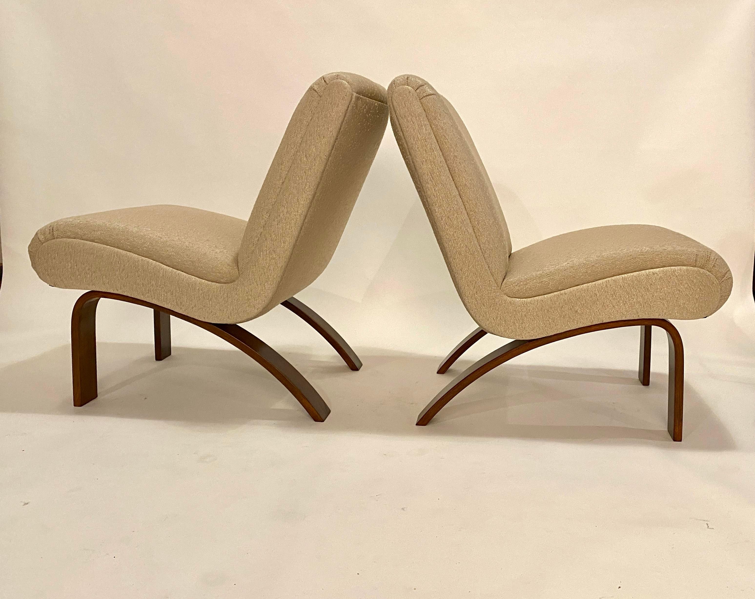 Pair of Thonet Slipper Chairs in Chenille Fabric and Bentwood Walnut Legs 5
