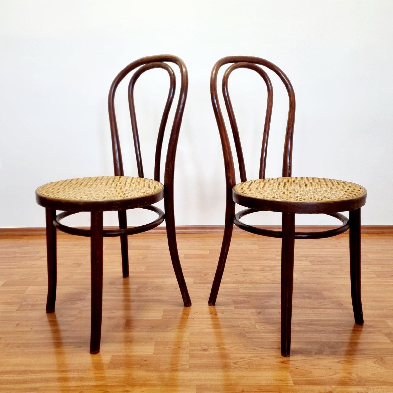 Pair of dining chairs in the style of Thonet bentwood chair. The chairs were made in Italy in the 60s. Both in good vintage condition. With minor traces of use and age.