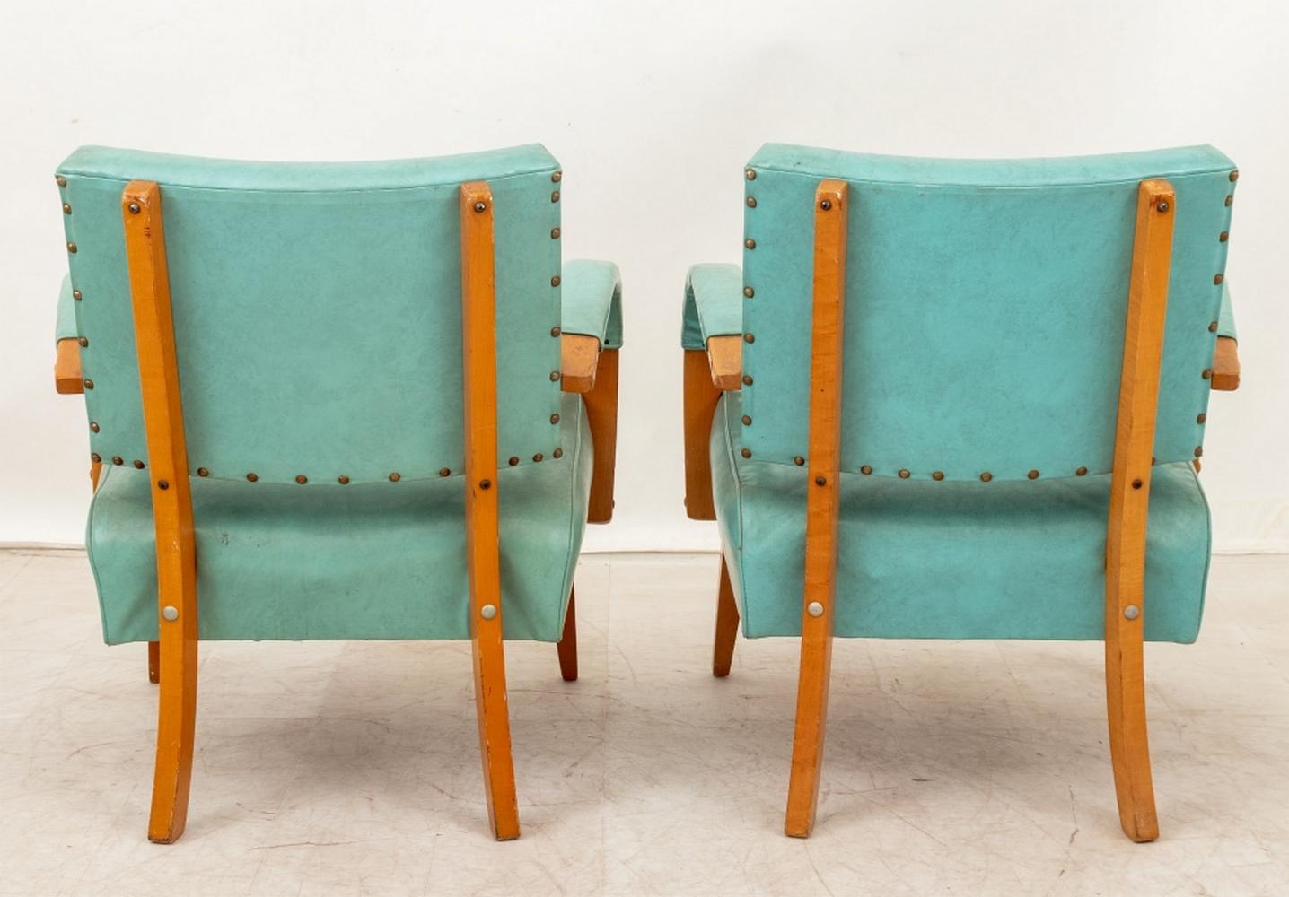 Paire de fauteuils recouverts de cuir de style Thonet Bon état - En vente à Astoria, NY