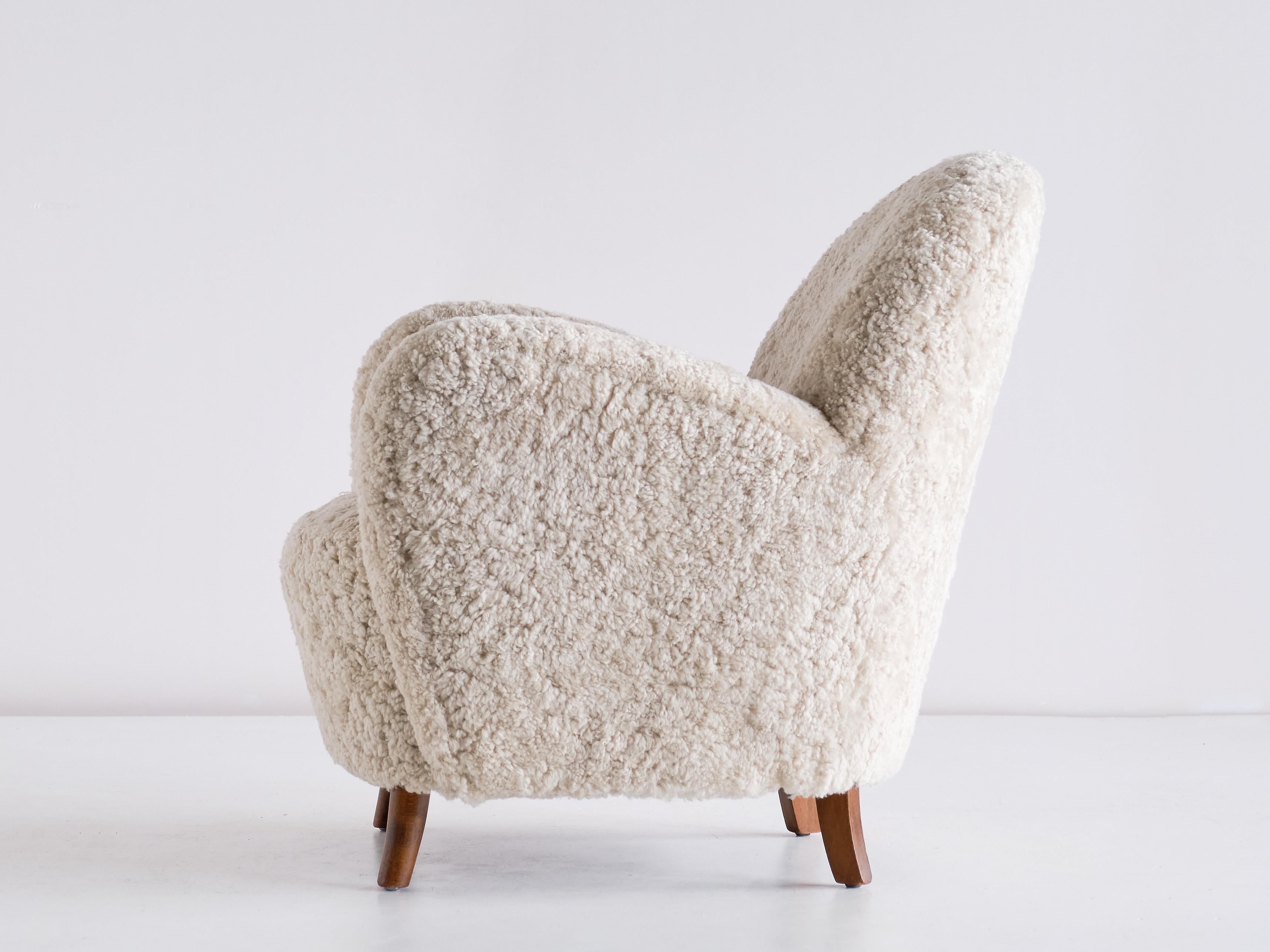 Paire de fauteuils Thorald Madsen en peau de mouton et hêtre, Danemark, milieu des années 1930 en vente 6
