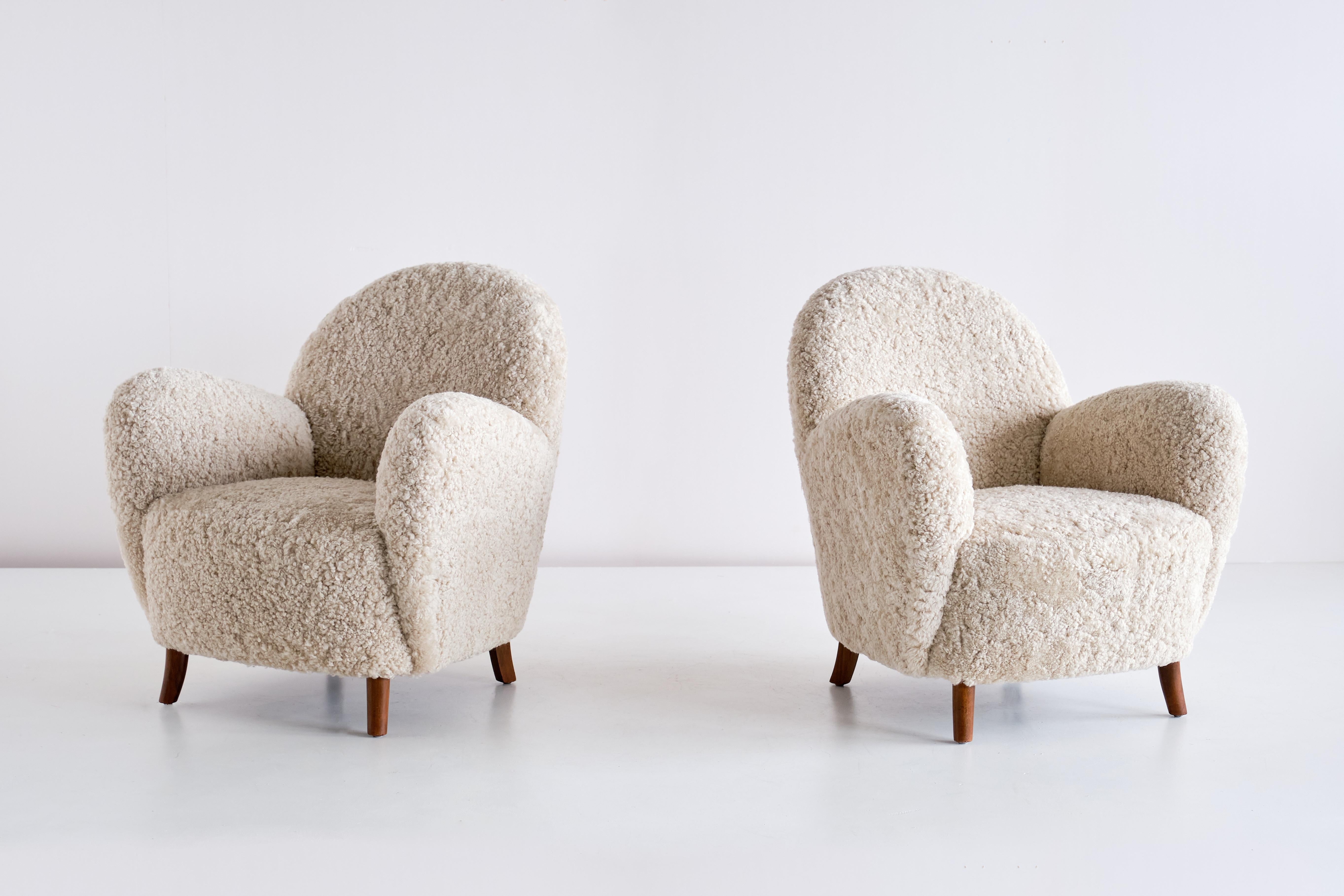 Scandinavian Modern Pair of Thorald Madsen Armchairs in Sheepskin and Beech, Denmark, Mid 1930s For Sale