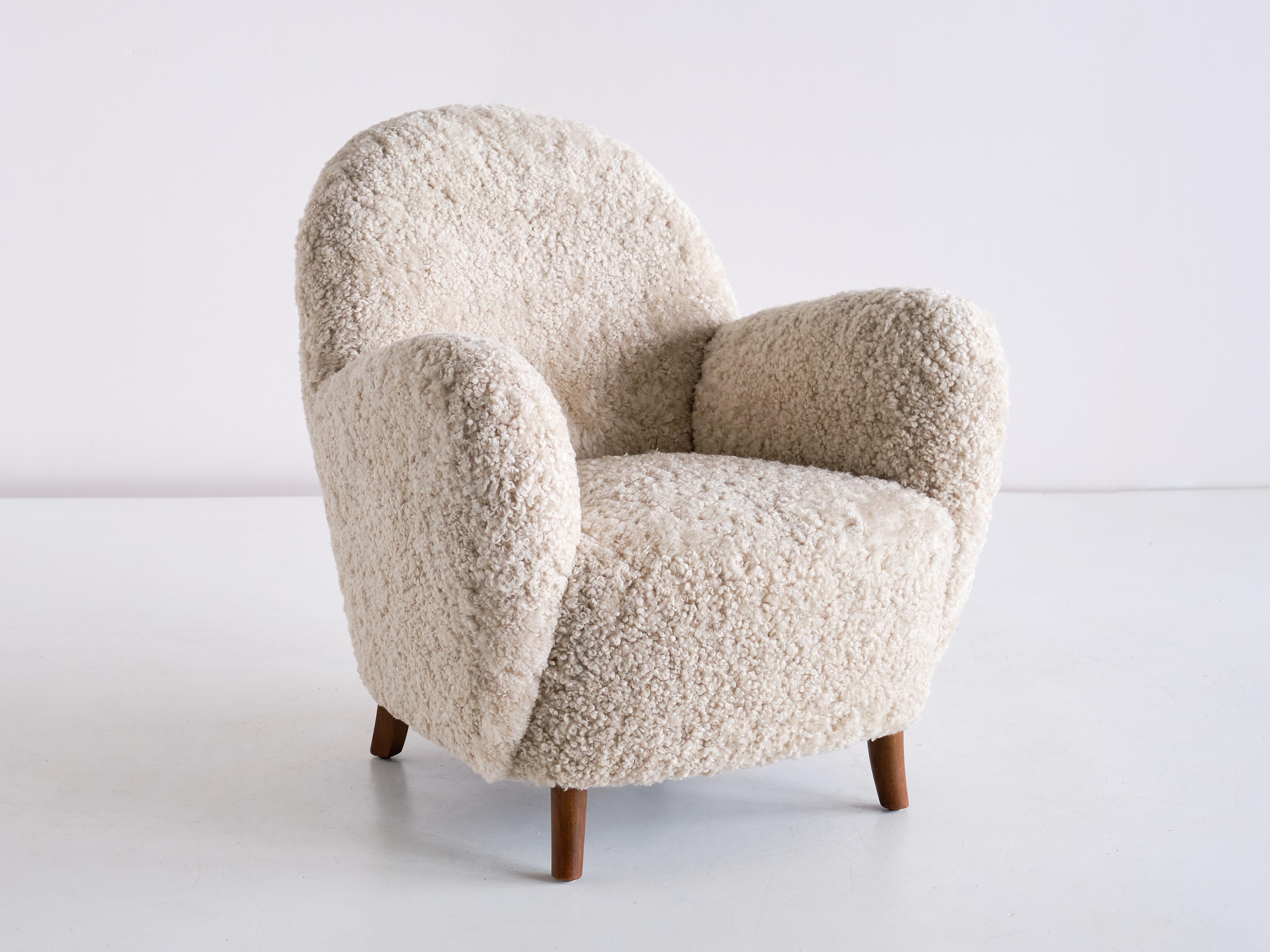 Mid-20th Century Pair of Thorald Madsen Armchairs in Sheepskin and Beech, Denmark, Mid 1930s For Sale