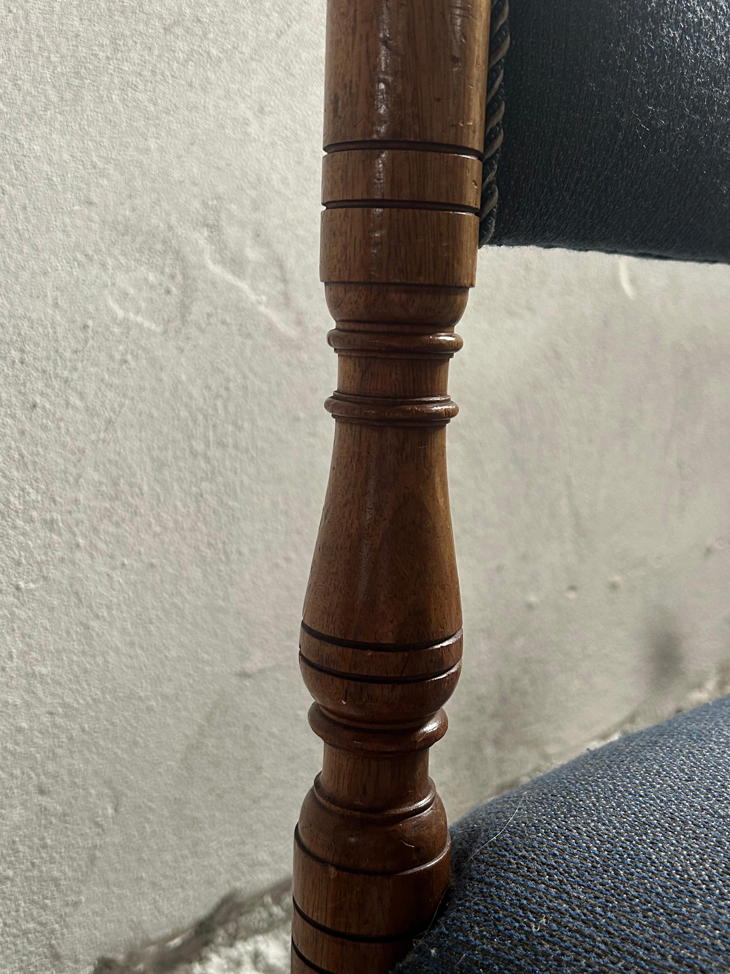 Paar Thorvald Bindesbøll Stühle aus Eiche, Dänemark 1890er Jahre (Stoff) im Angebot