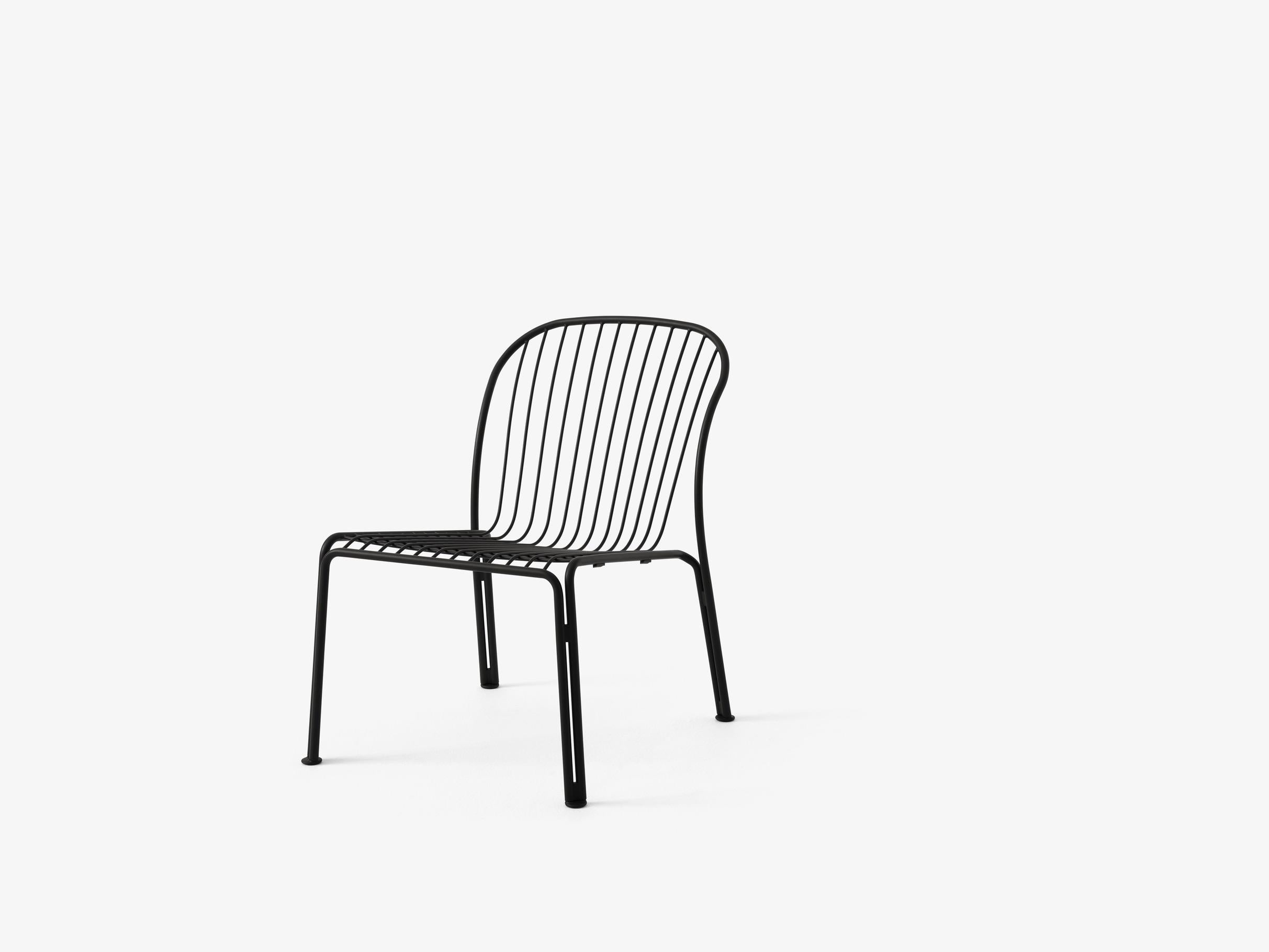 Poudré Paire de chaises longues d'extérieur Thorvald SC100-W Black-by Space Copenhagen pour &T en vente