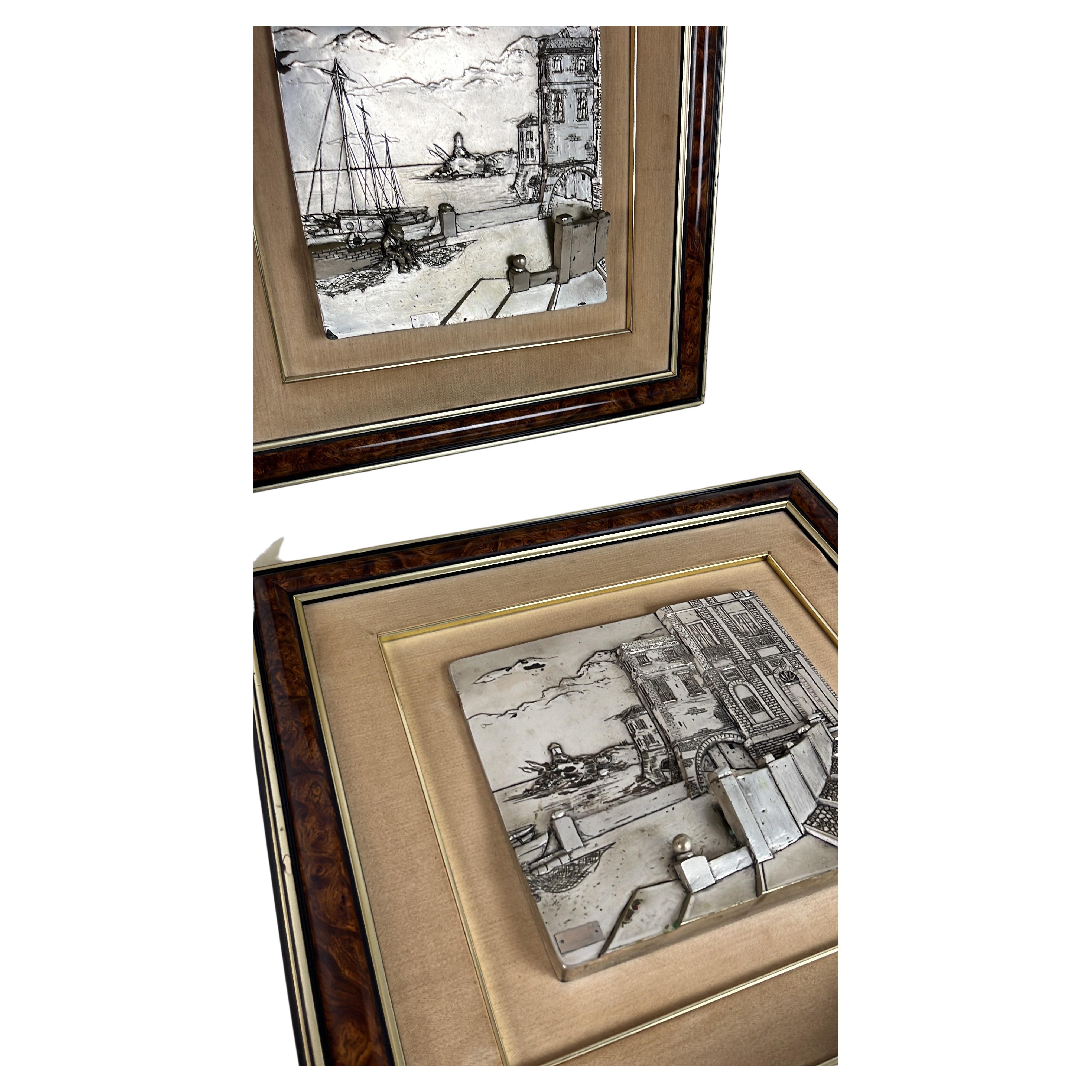 Paar dreidimensionale Gemälde aus patiniertem Silber, Italien, 1970er Jahre
Maße der silbern patinierten Tafeln: Breite 30 cm x Höhe 27 cm.
Außenmaße: Breite 60 cm x Höhe 57 cm. Tiefe 5 cm.
Intakt und in gutem Zustand.