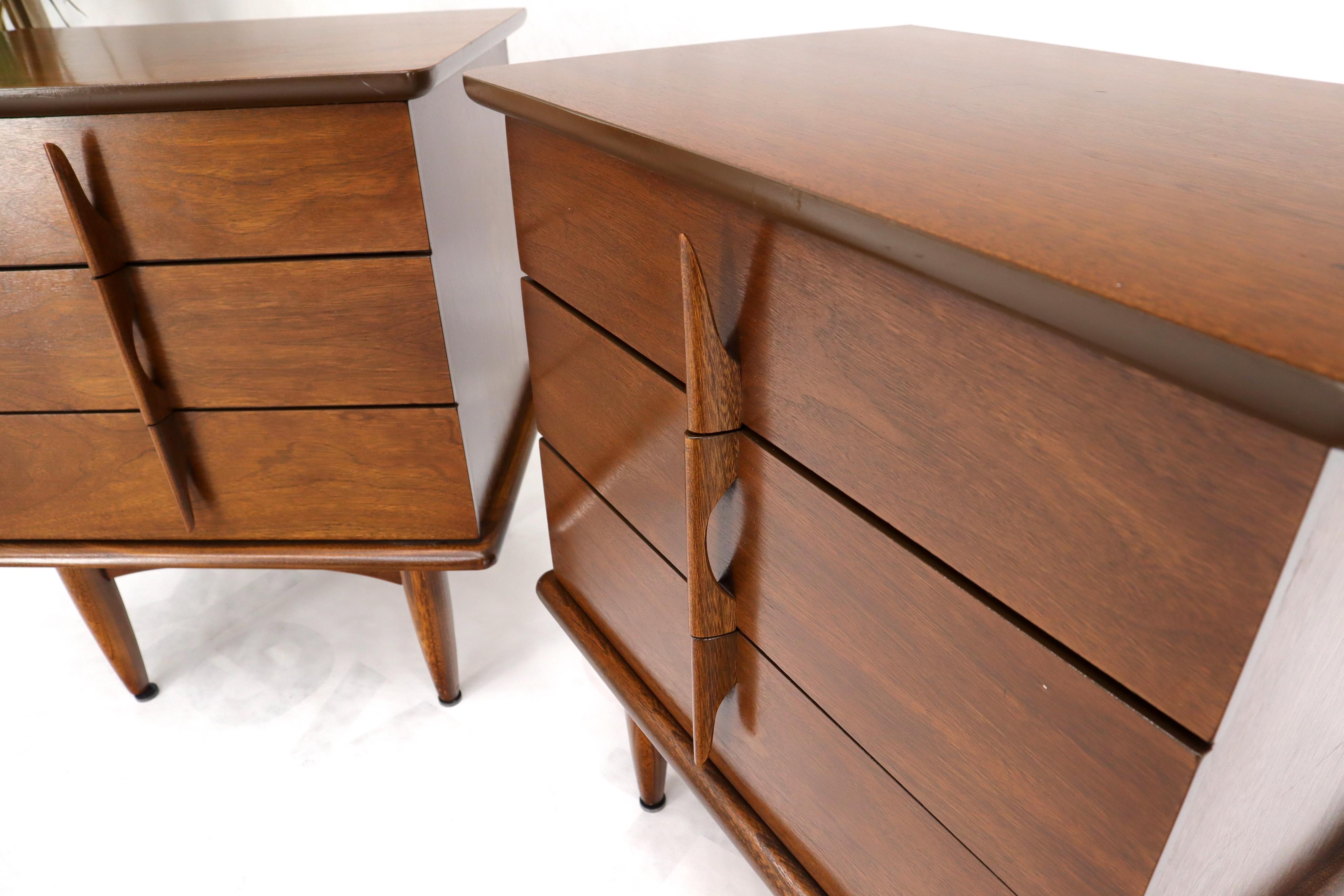 Pair of Three-Drawer Walnut End Tables Nightstands Small Chests For Sale 2