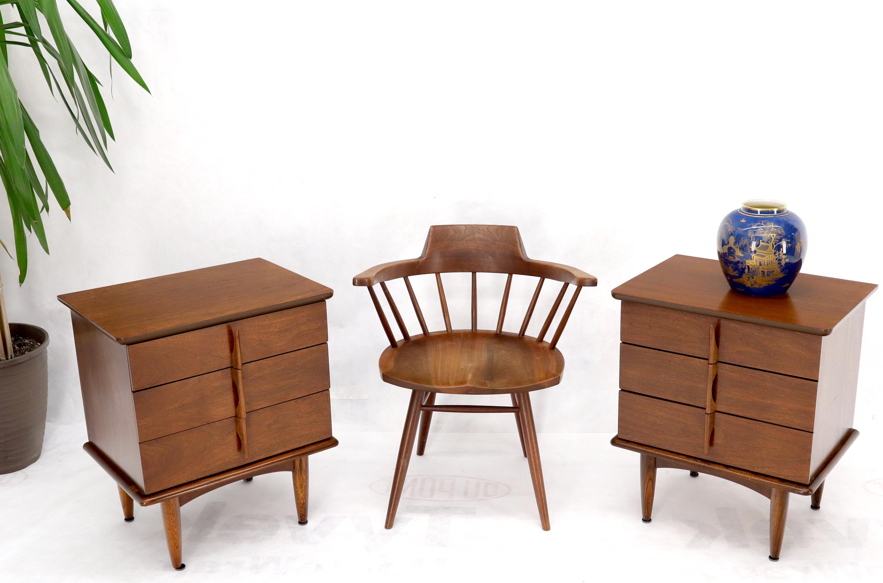 Mid-Century Modern Pair of Three-Drawer Walnut End Tables Nightstands Small Chests For Sale