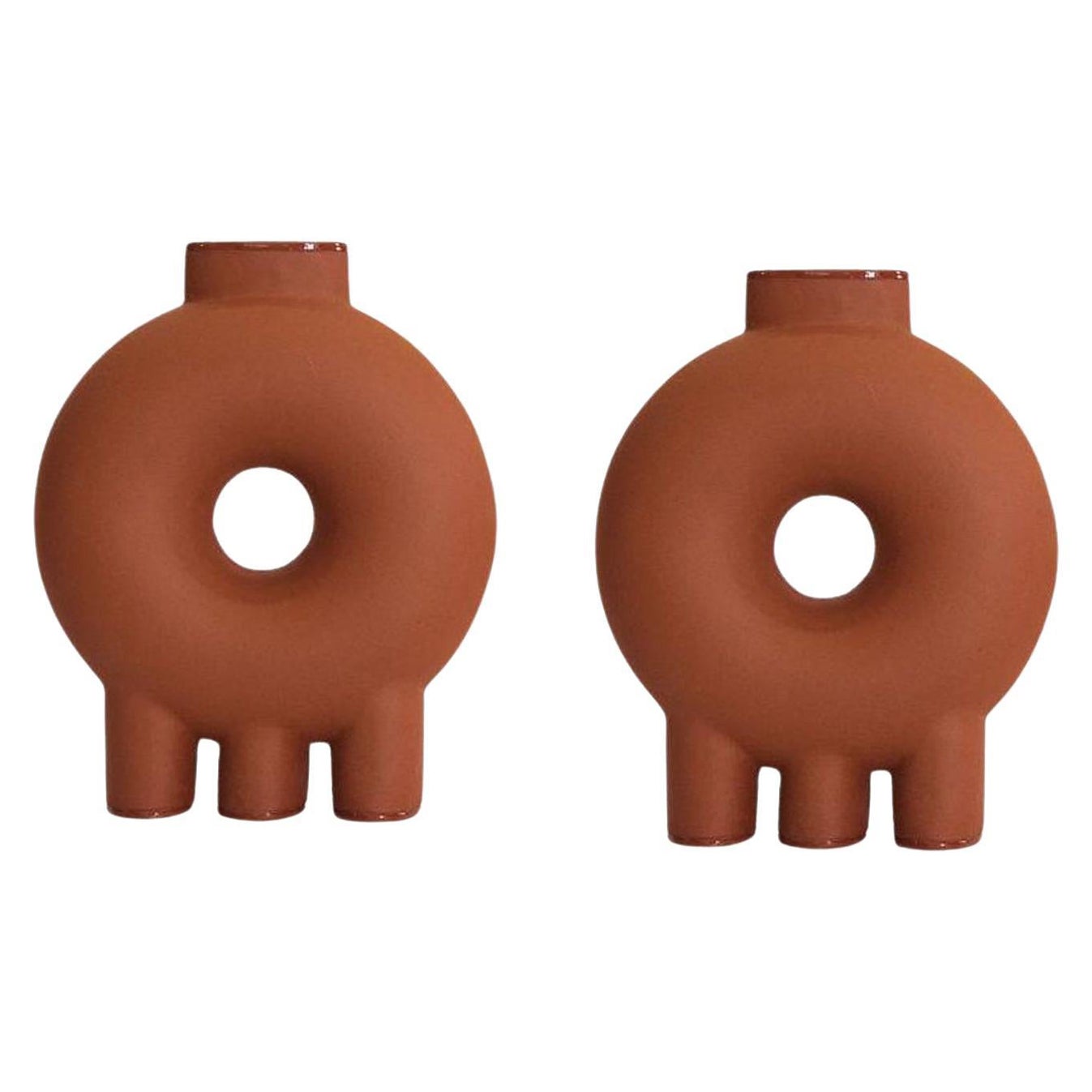 Paire de vases en céramique à trois pieds par Faina