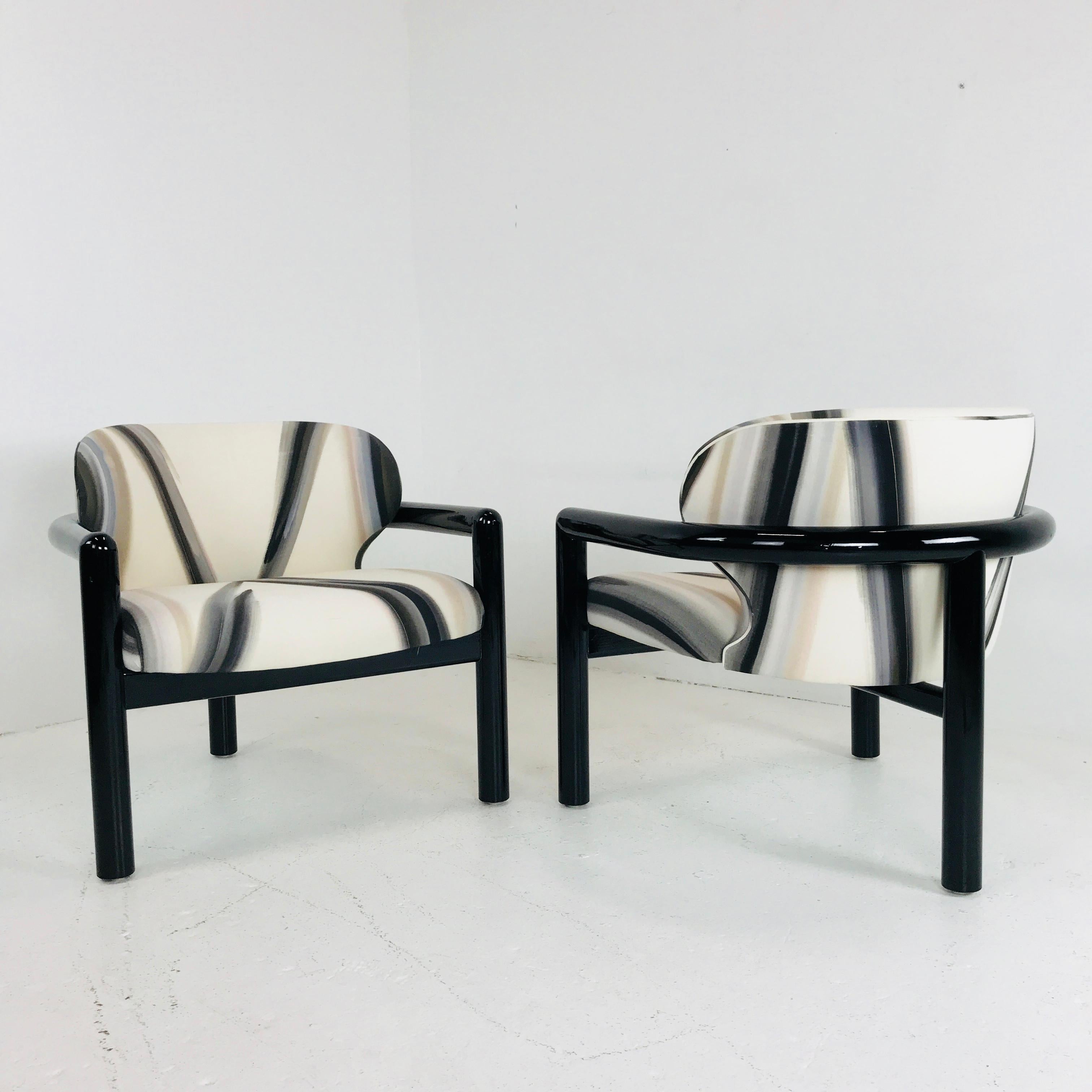 Pair of Three-Legged Lounge Chairs 4