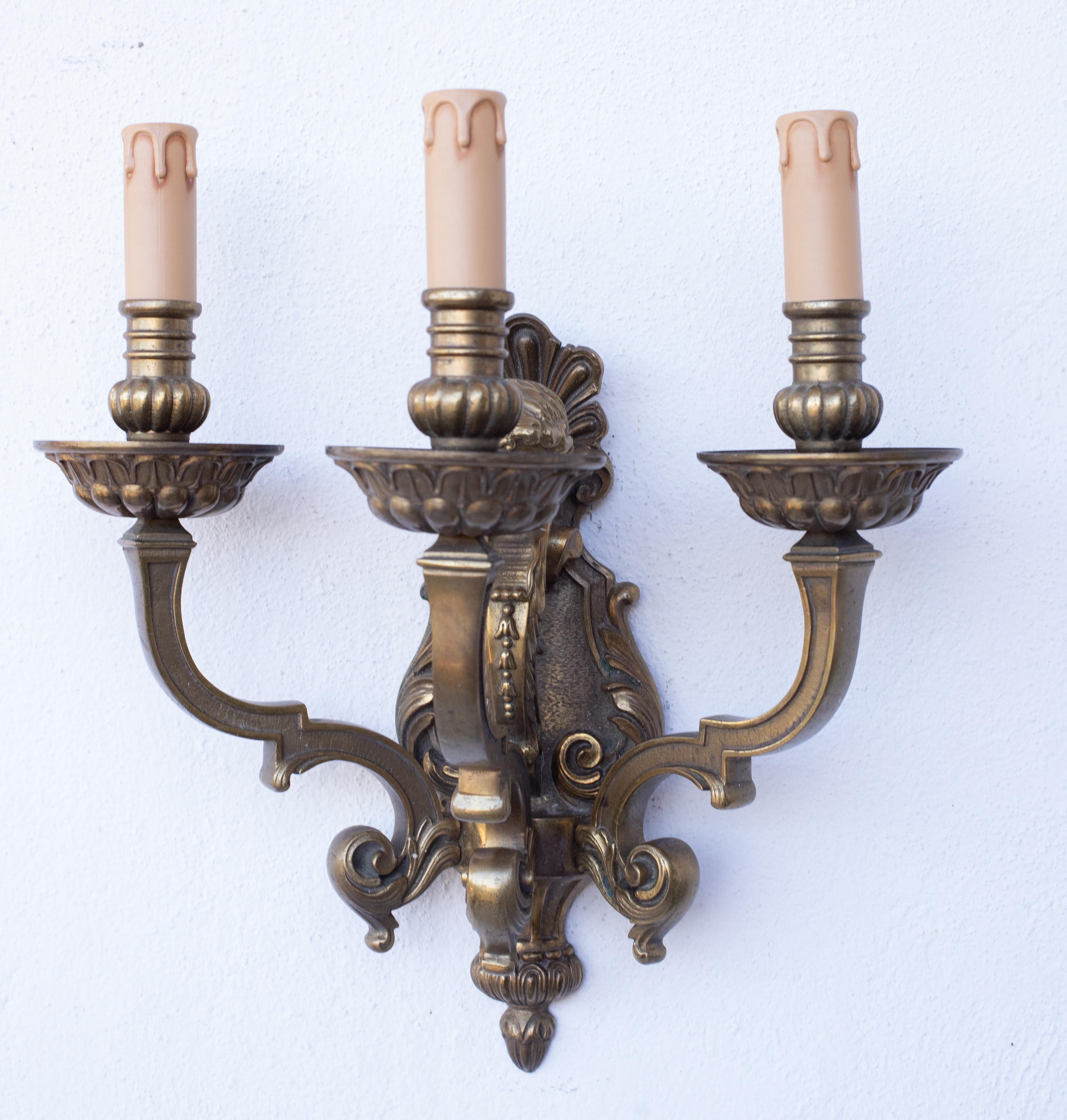 Pair of three-light sconces in the Louis XVI style For Sale 3