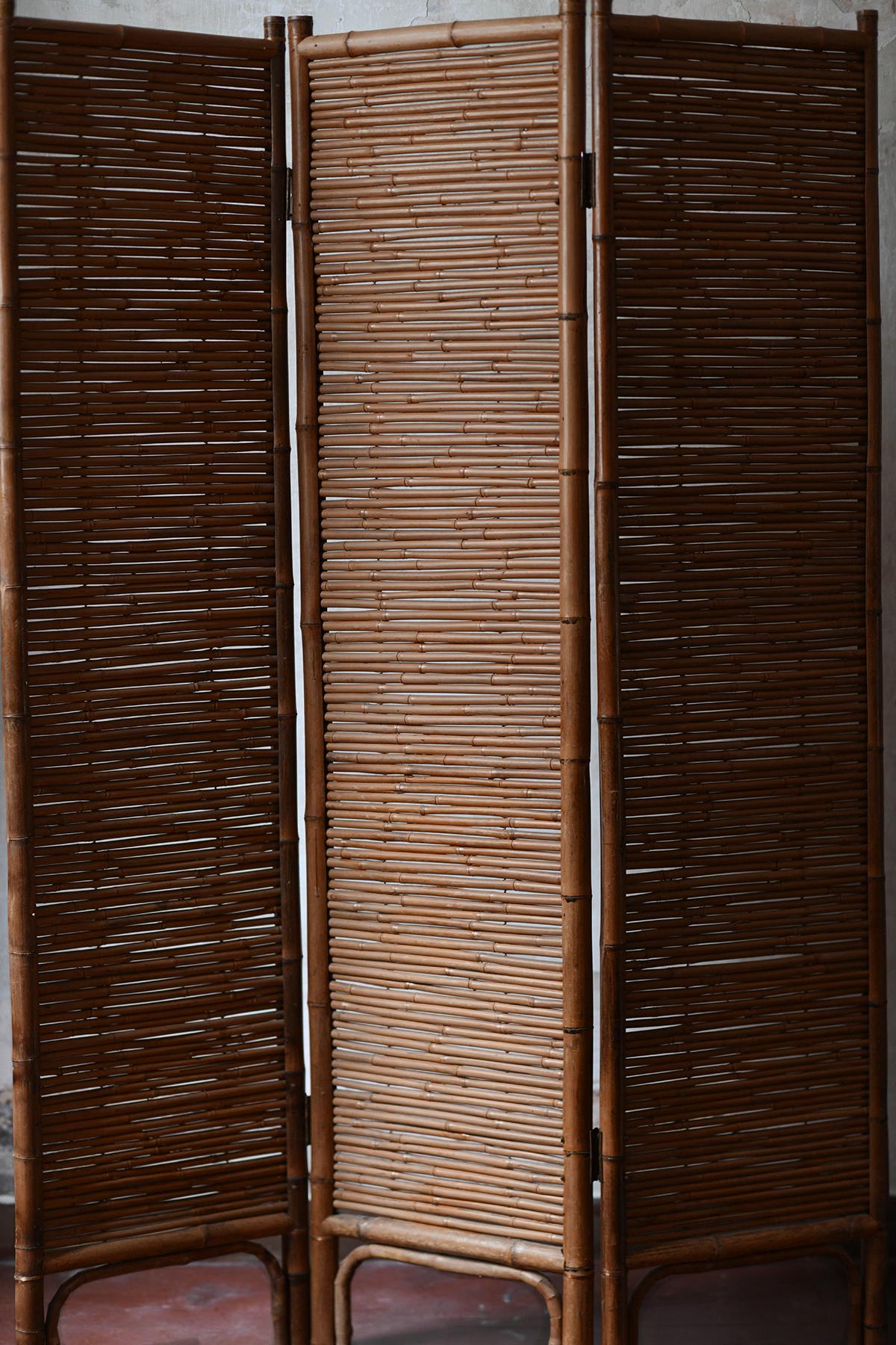 Pair of three-panel rattan screens, 1980 In Good Condition For Sale In Roma, RM