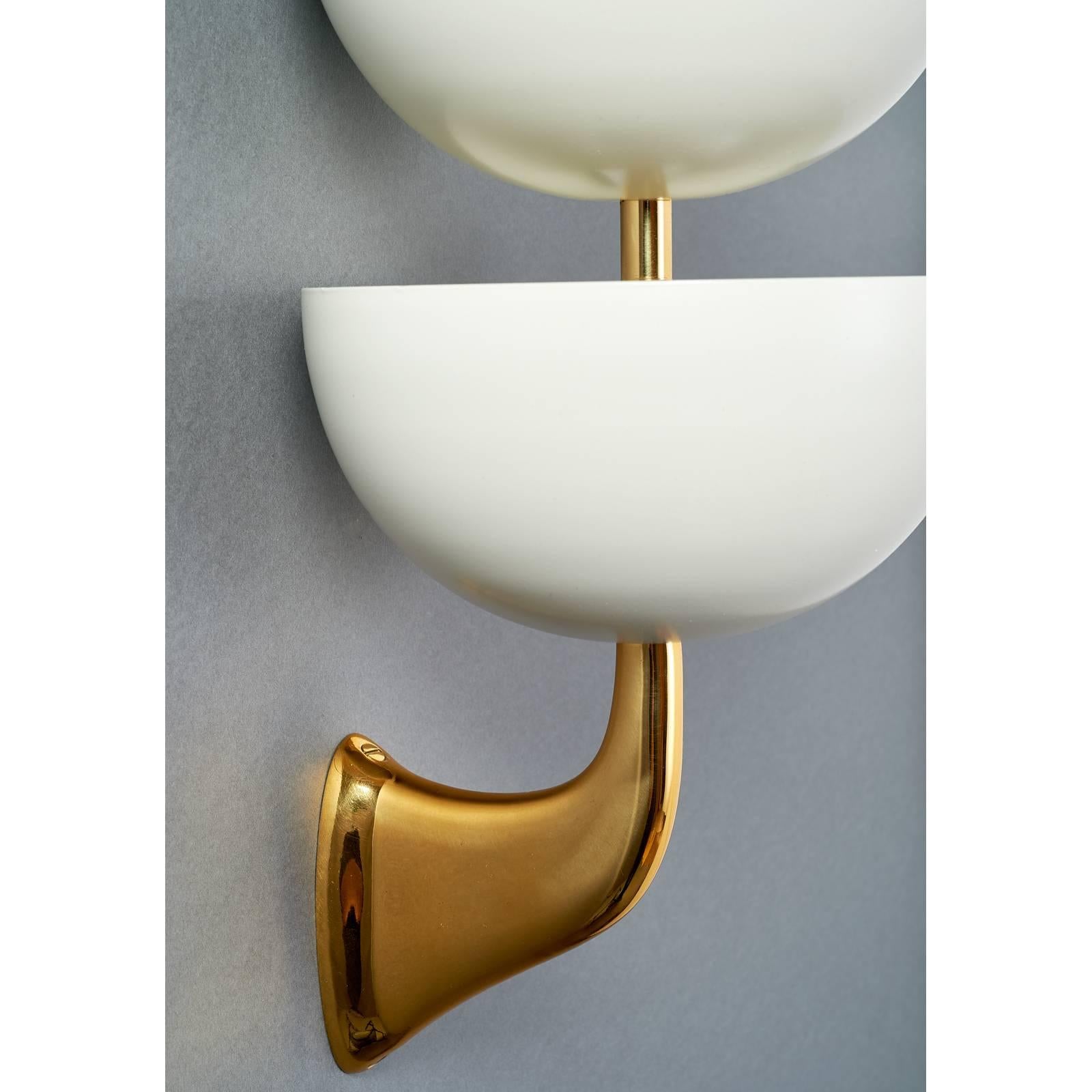 Pair of Three-Tiered Enameled Metal Sconces by Stilnovo, Italy, 1950s In Excellent Condition In New York, NY