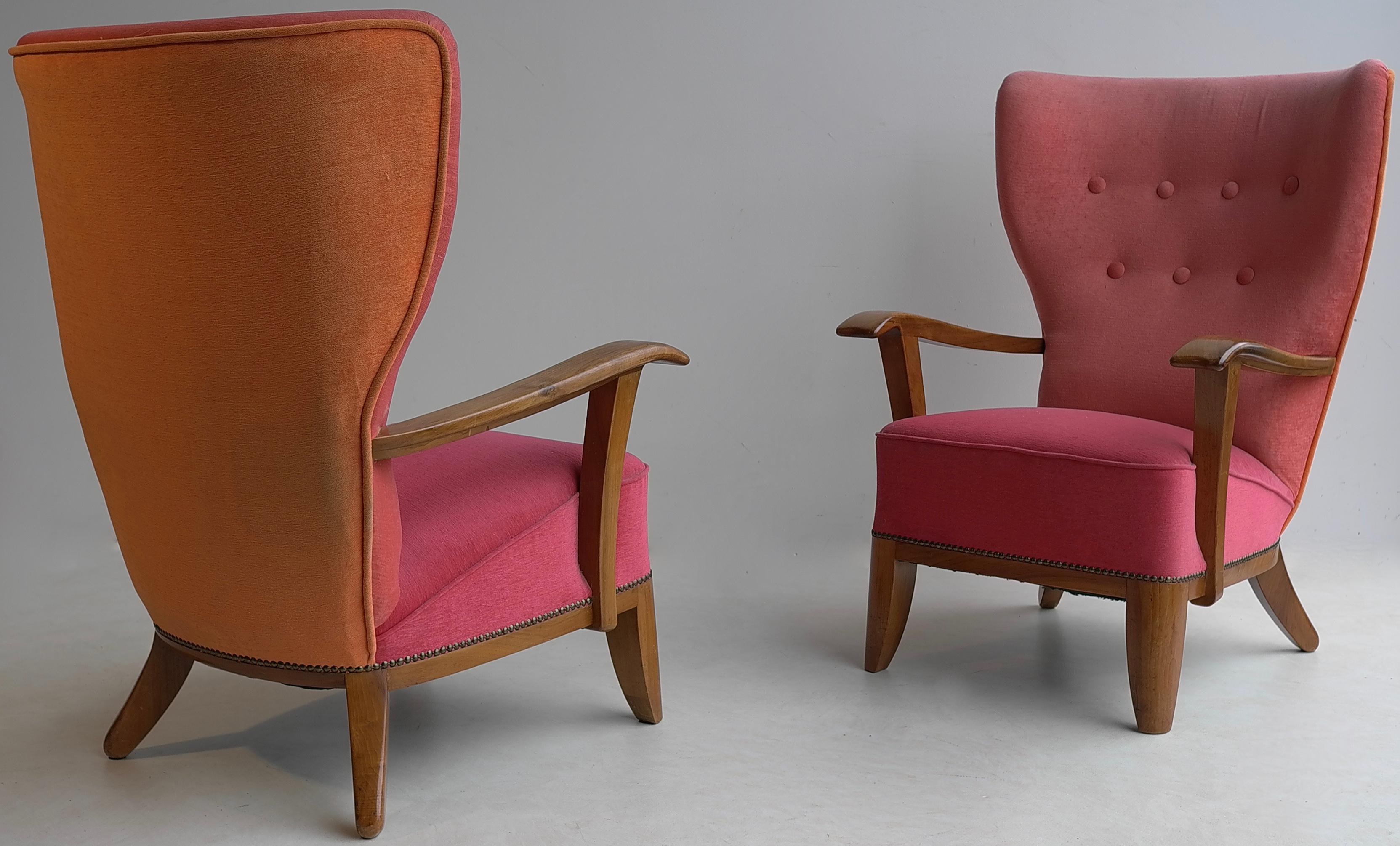 Paire de fauteuils Wingback de style mi-siècle moderne à trois tons, France, 1948 en vente 1
