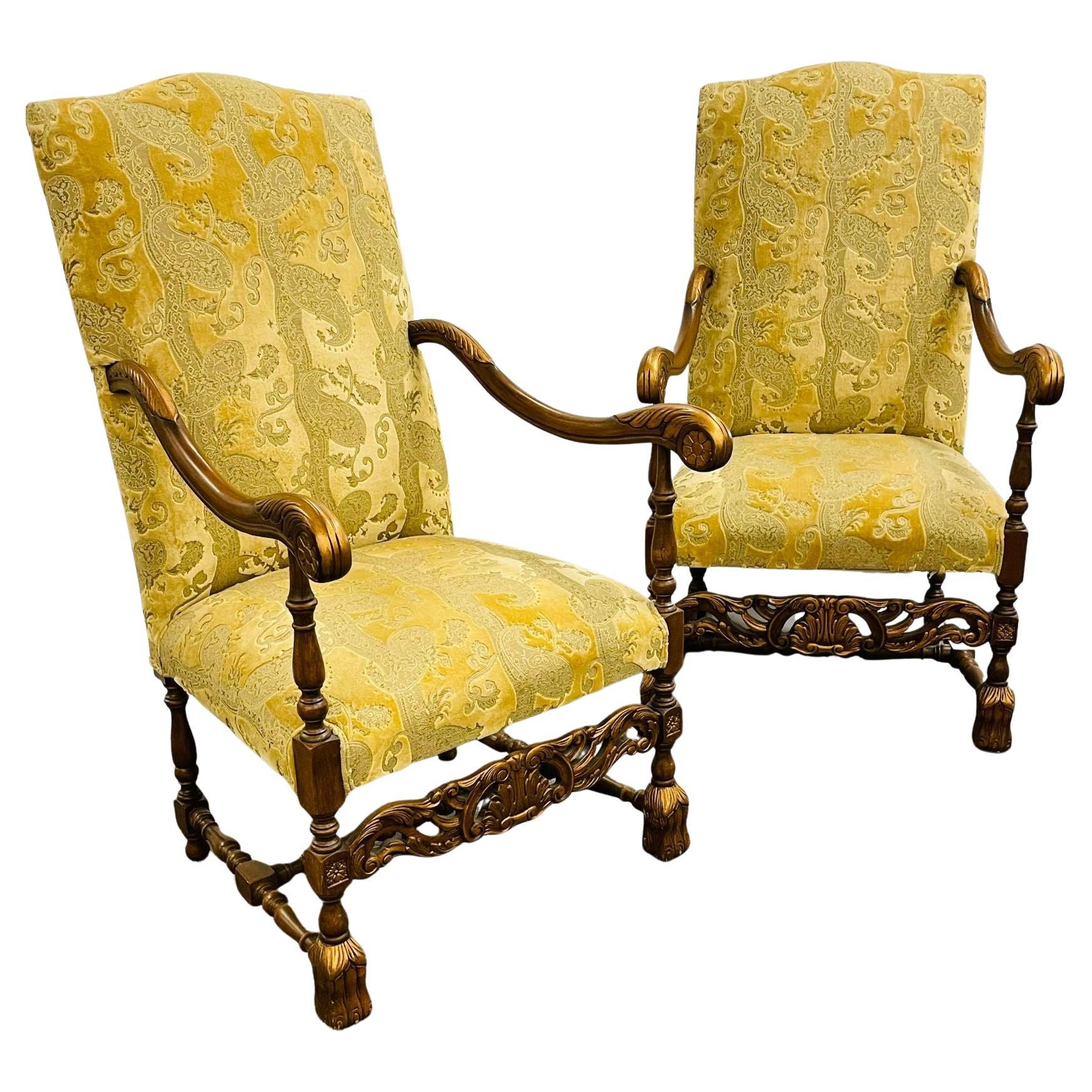Paire de chaises trônes, fauteuils à la mode Louis XIV, tissu d'ameublement fin