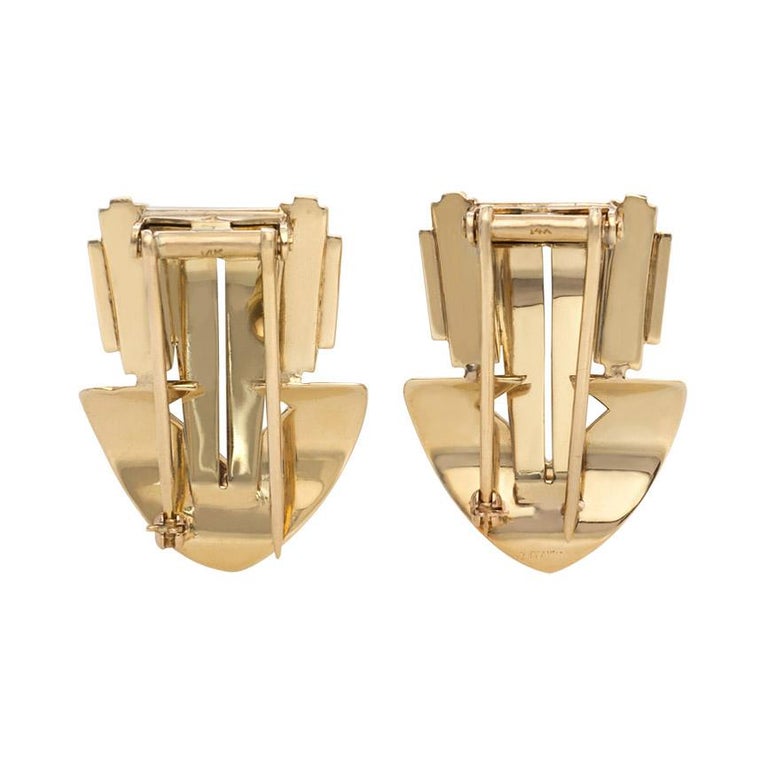 Pair of Tiffany & Co. Retro 1940s Gold Clip Brooches of Geometric Design In Good Condition For Sale In New York, NY