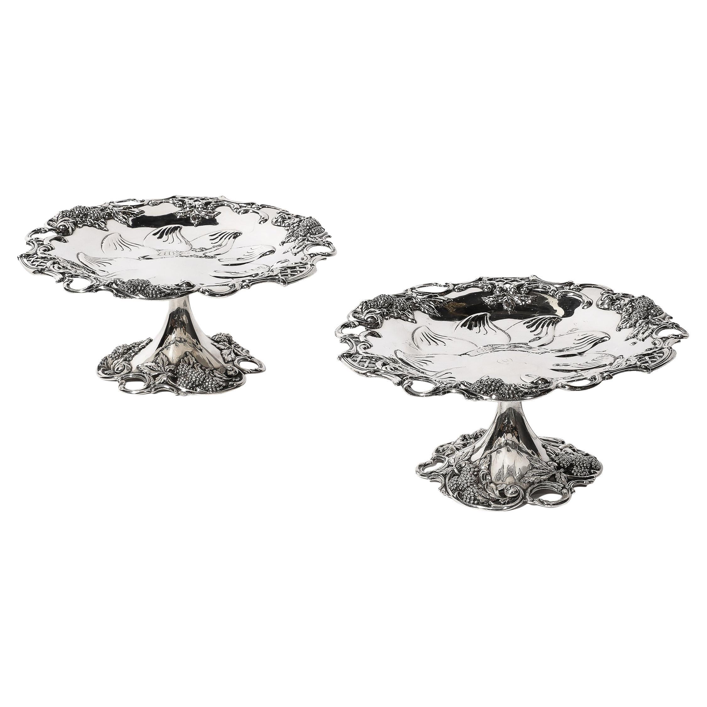 Paar Tiffany & Co. Sterling Silber „Blackberry“ Compotes/Tazza