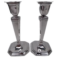 Coppia di candelieri classici a colonna in argento Tiffany Art Deco