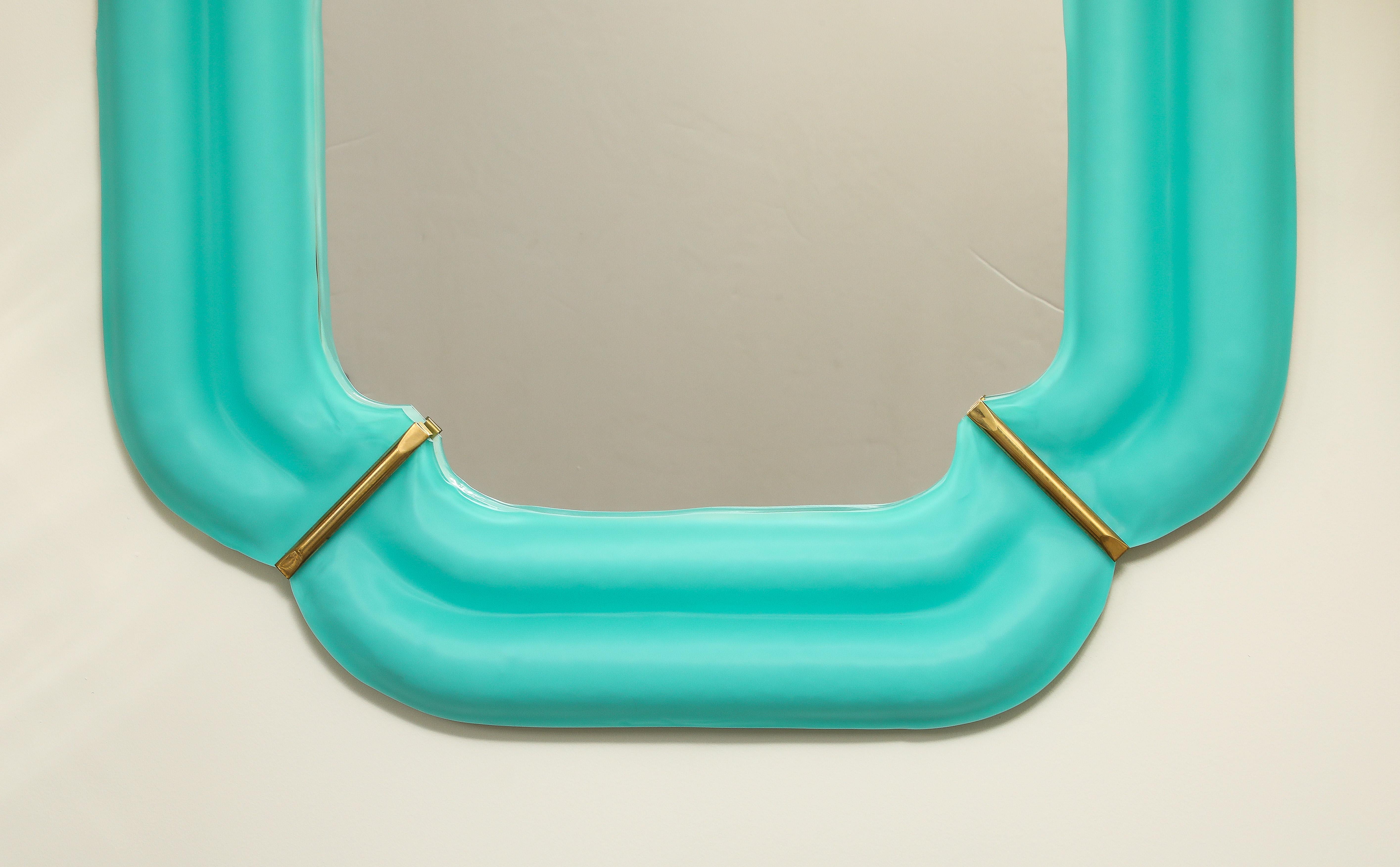 Paar quadratische Spiegel aus blauem Murano-Glas und Messing mit Wellenschliff, Italien, Tiffany (Moderne der Mitte des Jahrhunderts) im Angebot
