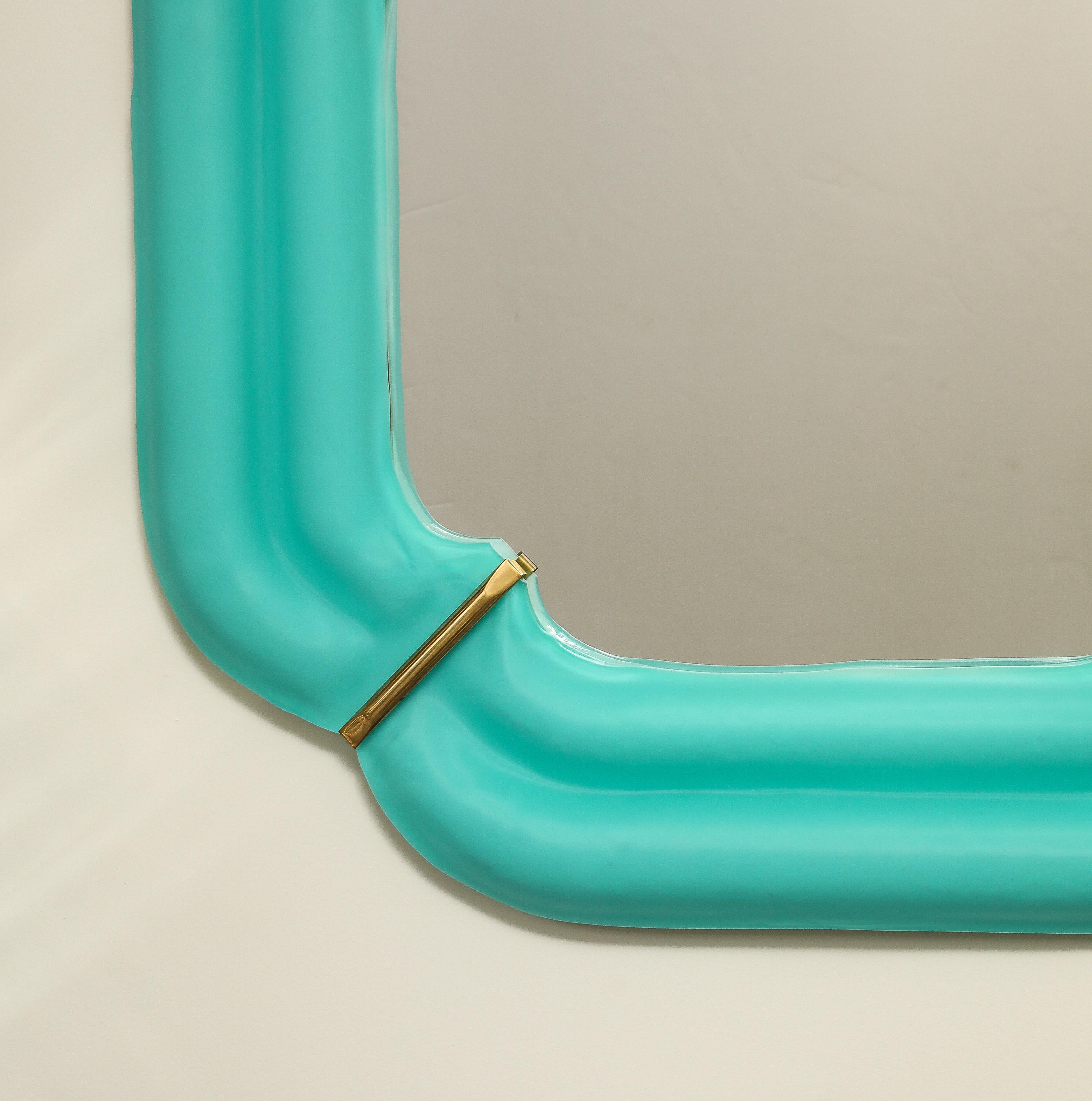 Paar quadratische Spiegel aus blauem Murano-Glas und Messing mit Wellenschliff, Italien, Tiffany (Handgefertigt) im Angebot
