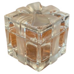 Paire de boîtes à bibelots en porcelaine et cristal "Box and Bow" de Tiffany & Co.