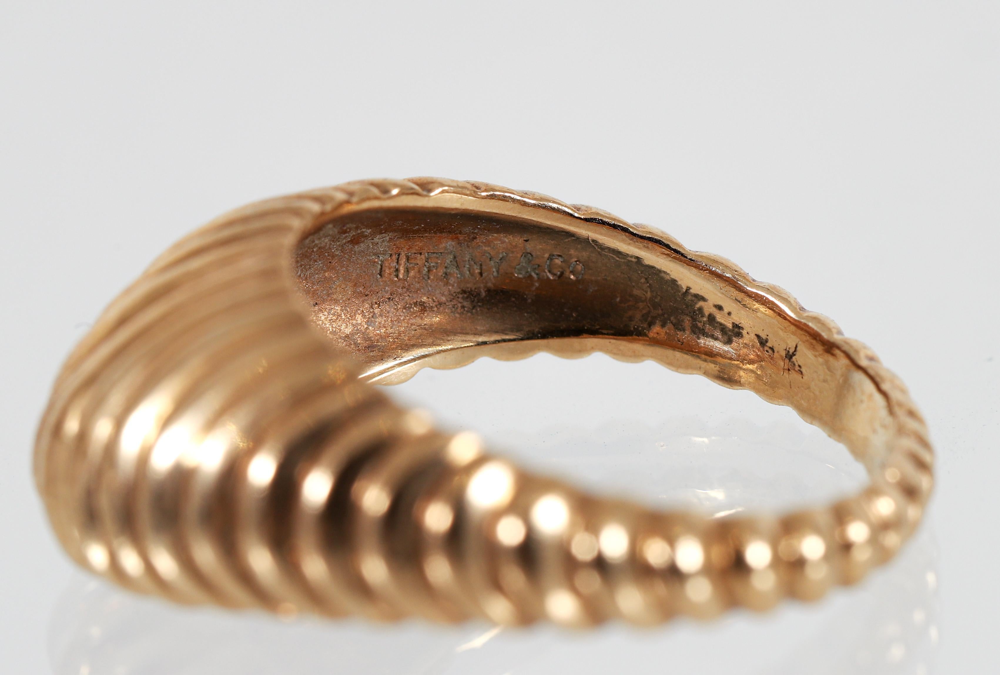 Paar Tiffany & Co. 14k Gold Jakobsmuschelringe, Satz von 2 (Moderne) im Angebot