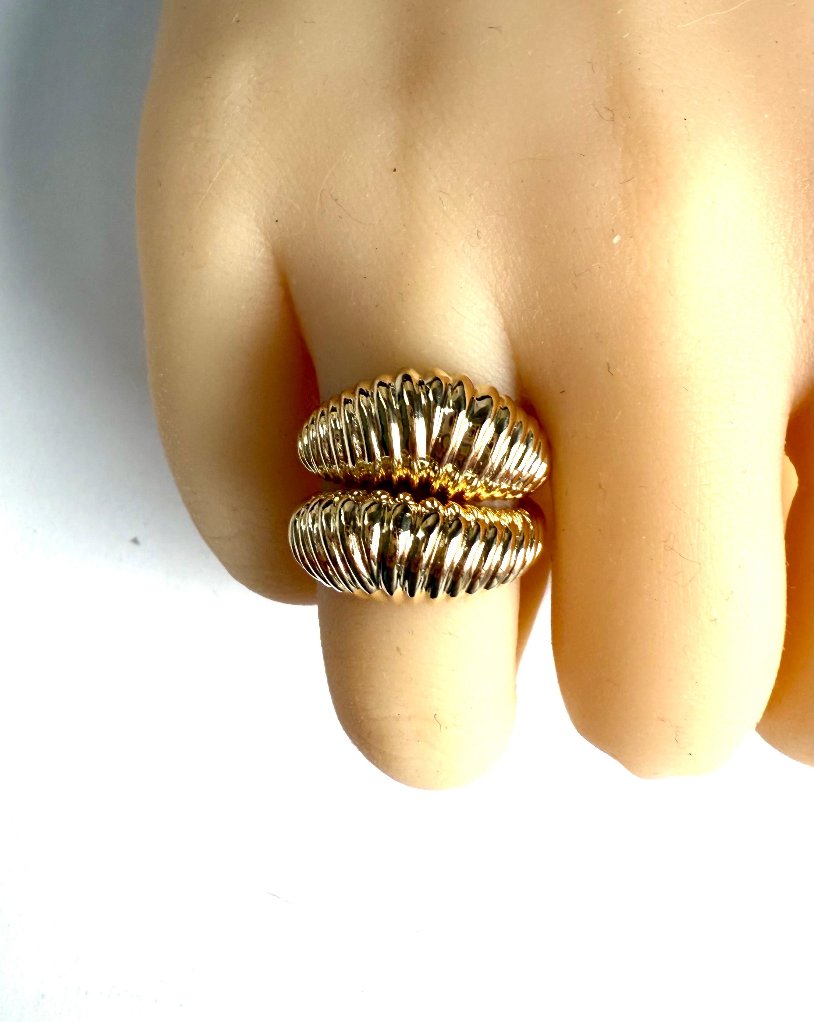 Paar Tiffany & Co. 14k Gold Jakobsmuschelringe, Satz von 2 im Angebot 1