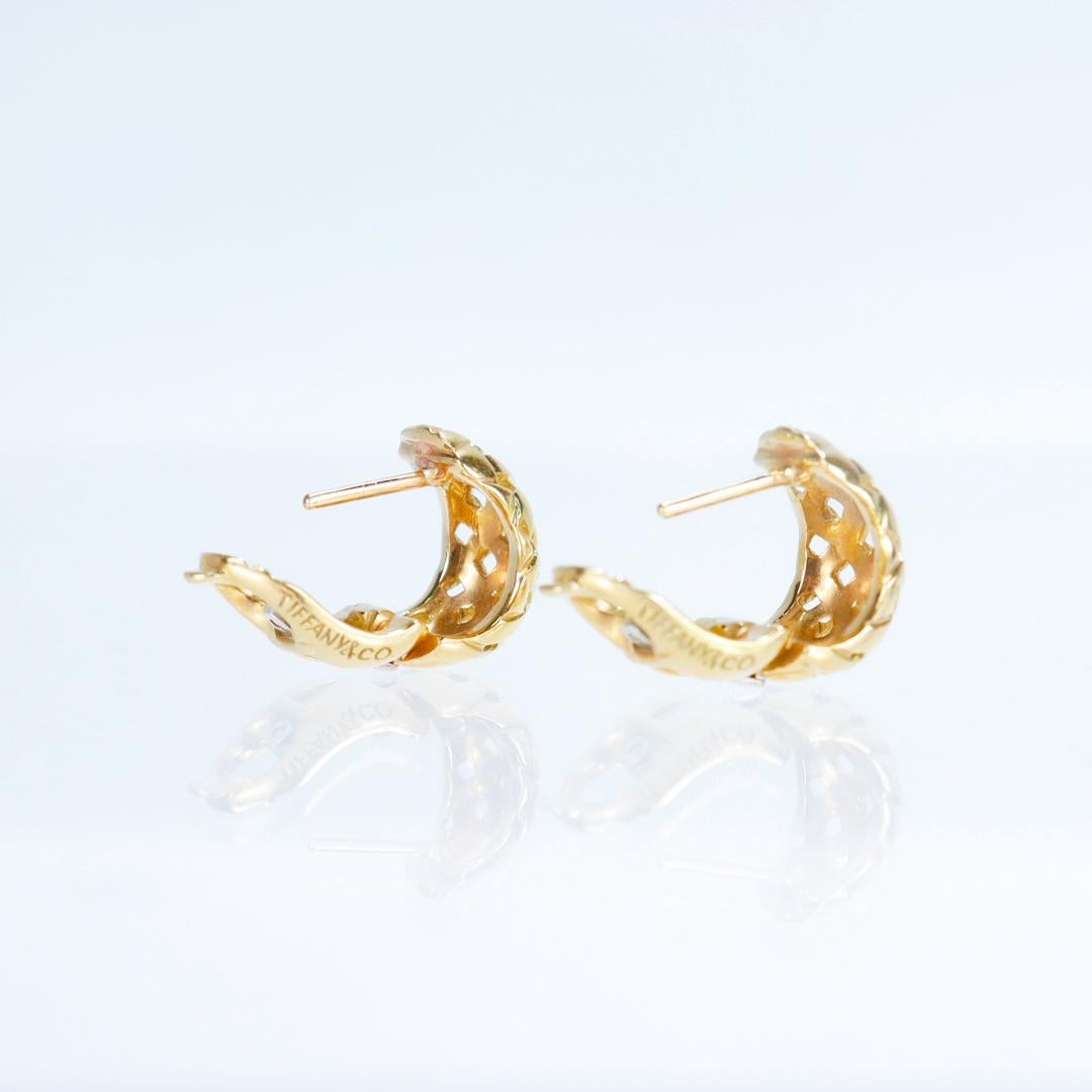 Ein Paar Tiffany & Co. 18k Gold Gitter Vannerie Huggie Hoop Ohrringe 3