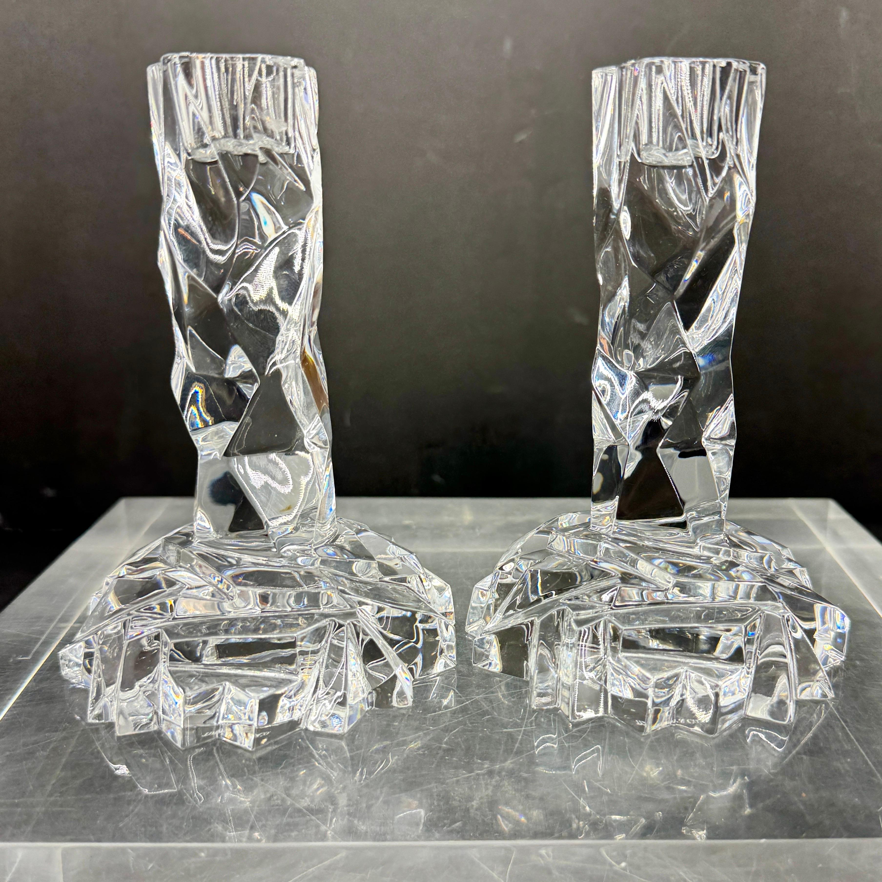 Pareja de candelabros de cristal tallado Tiffany & Co., firmados Cristal en venta