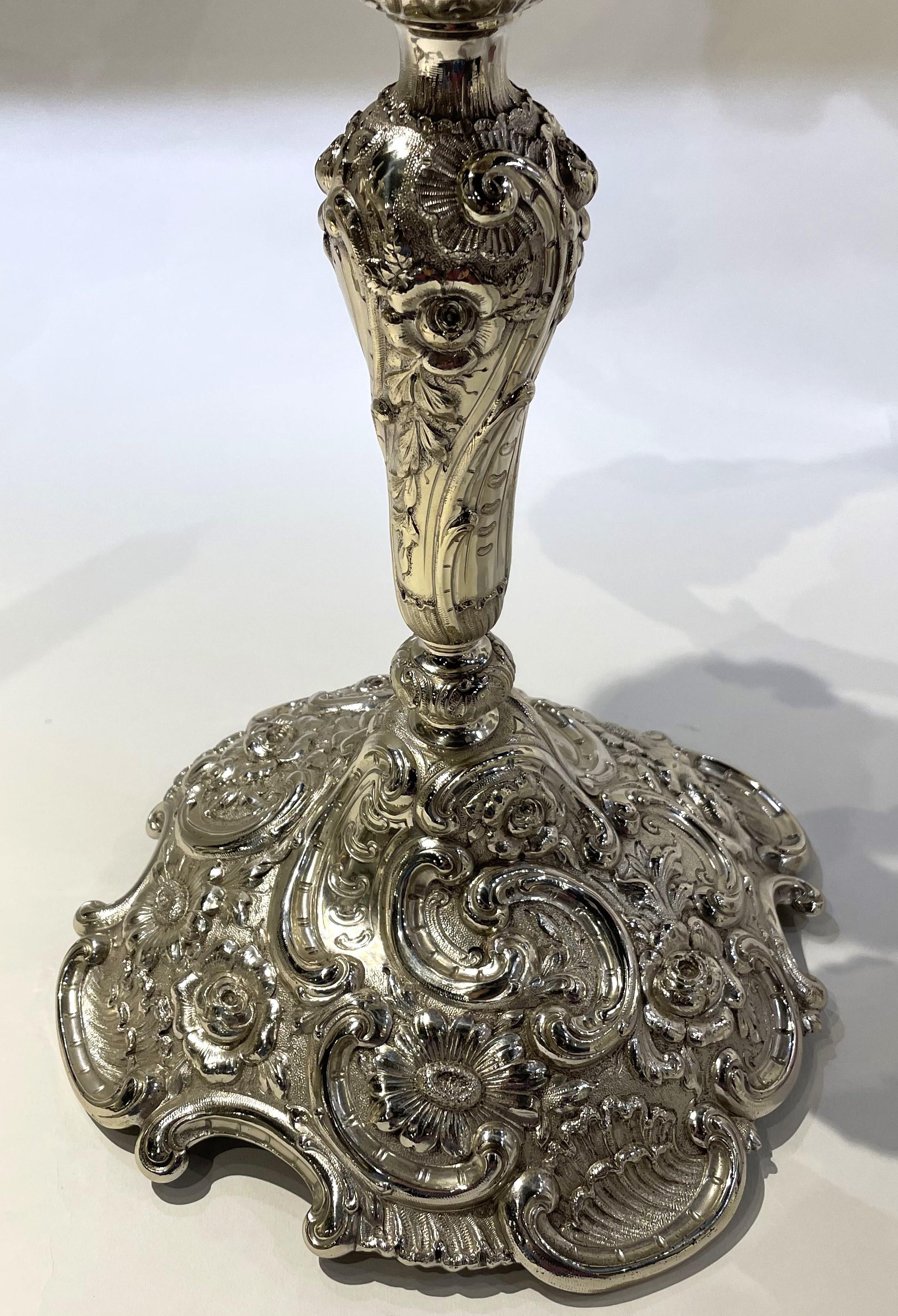 Paire d'objets Tiffany & Co. Chandelier Monumental Repousse à 5 lumières en A Silver en vente 4