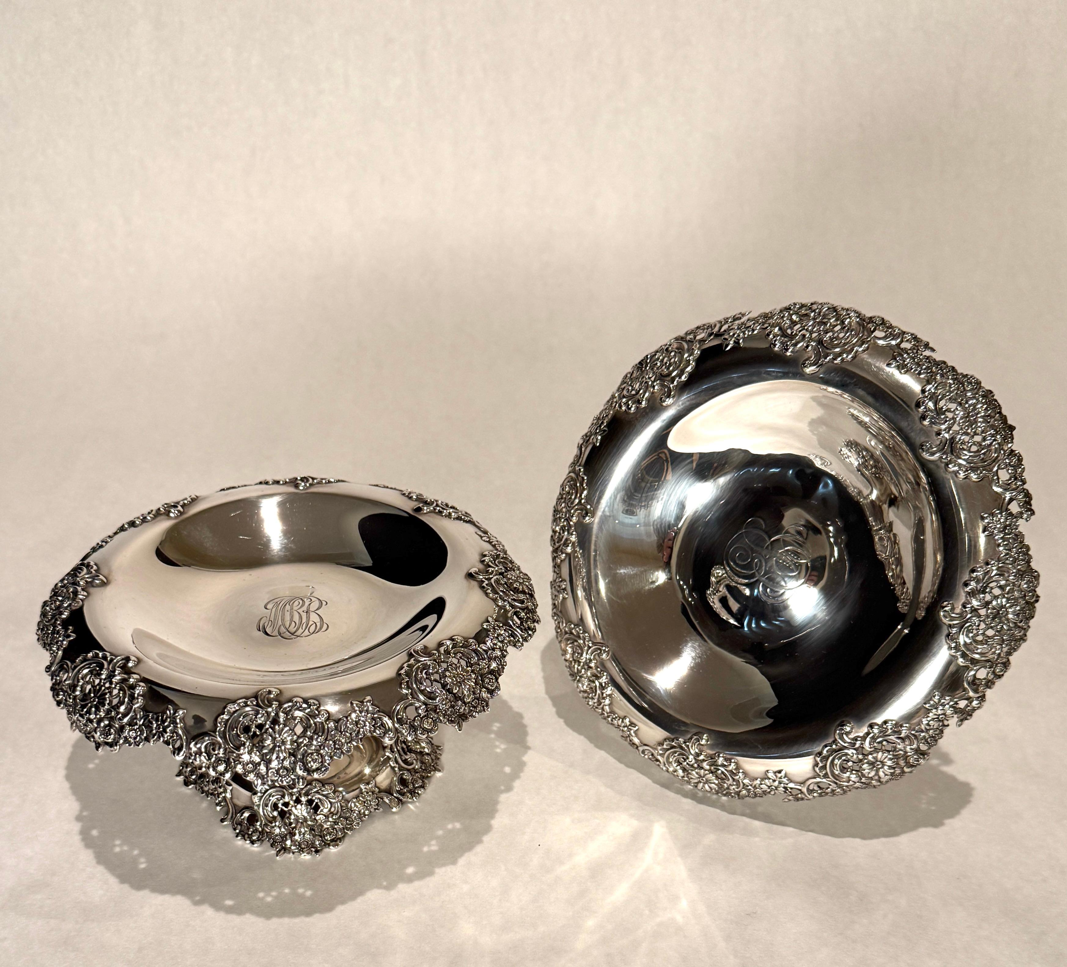 Pareja de Tiffany & Co. Compotas de plata de ley siglo XX en venta