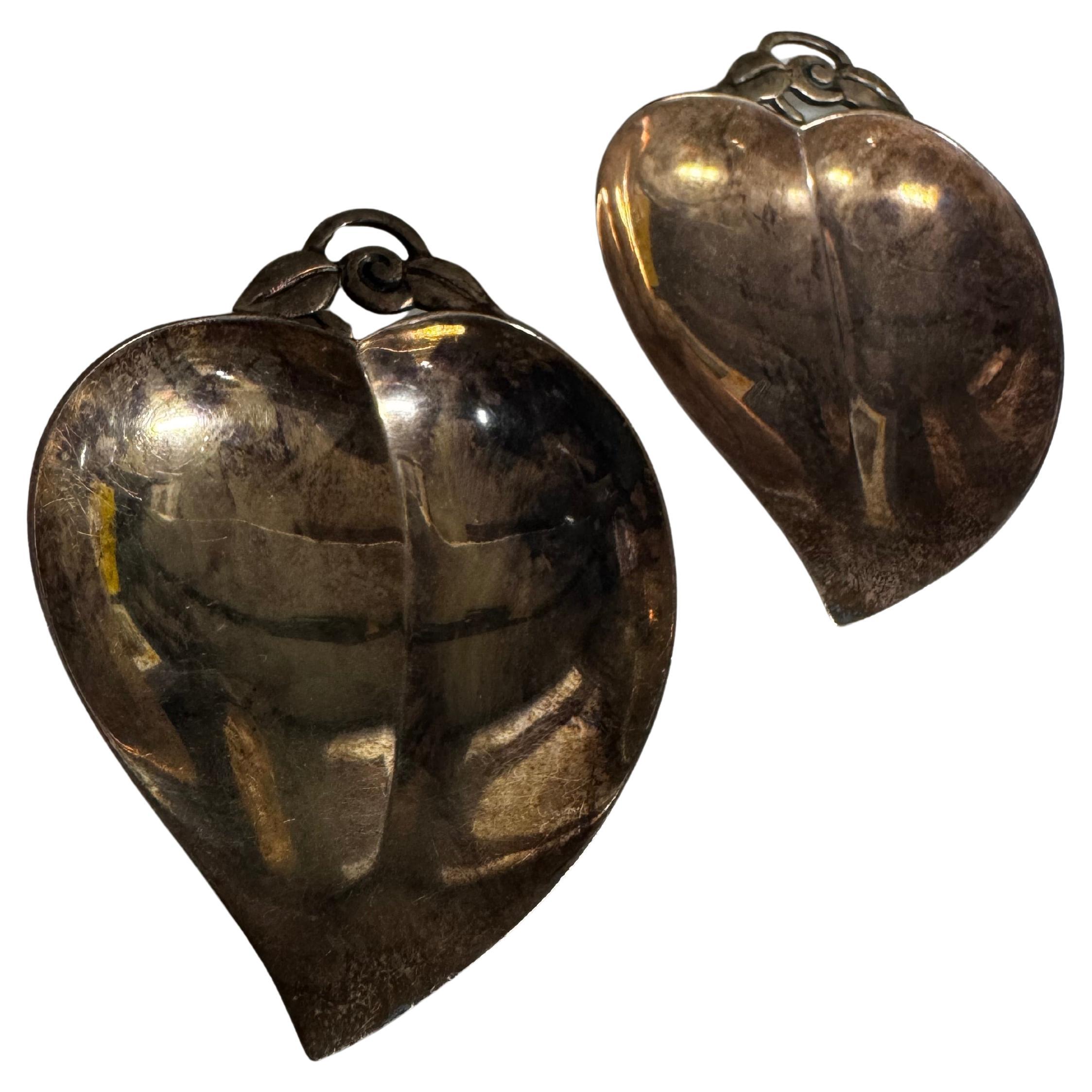 Pair of Tiffany $ Co. Sterling Silver Heart Shaped Leaf Nut Dish en vente