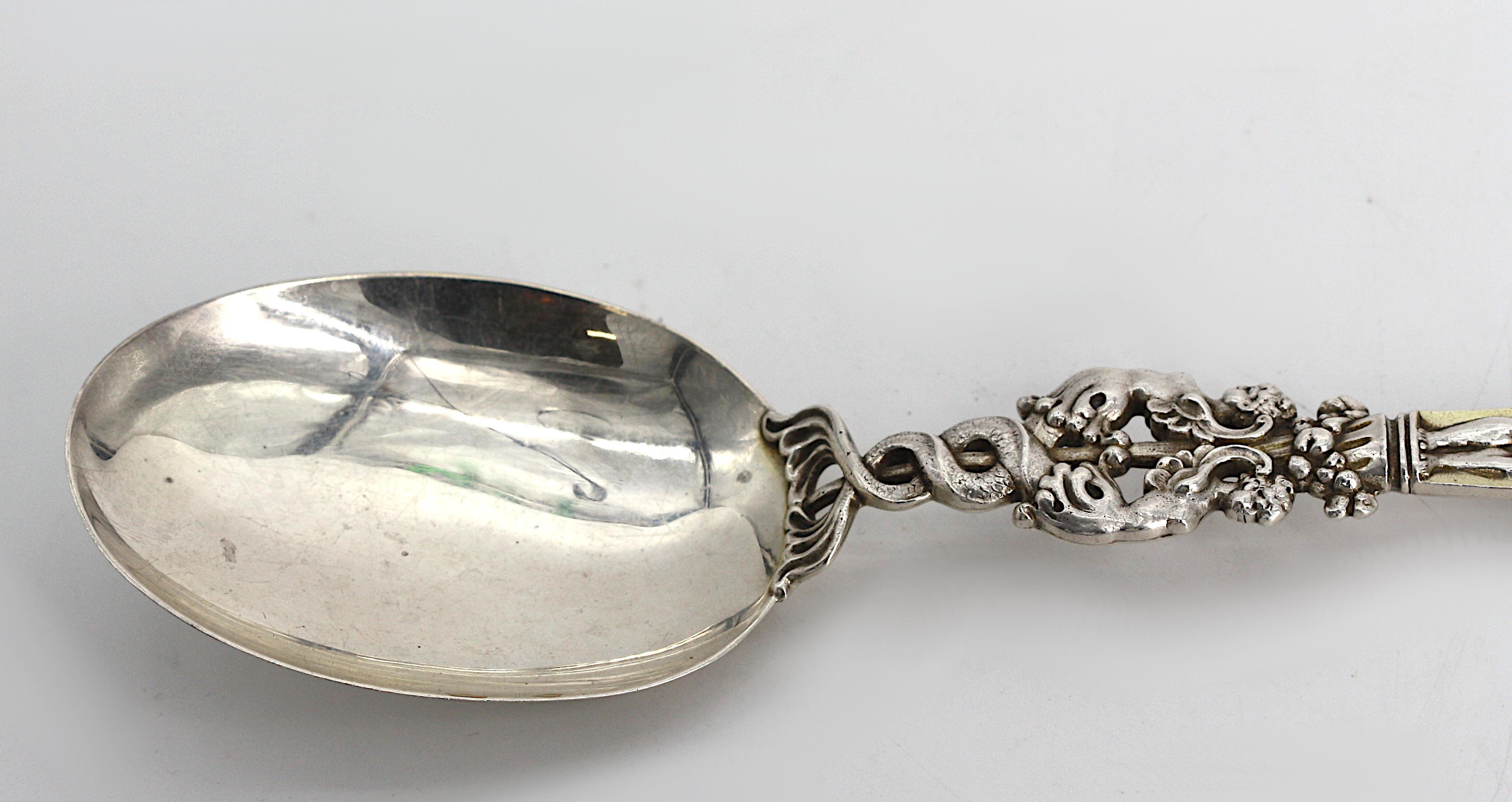 Pareja de Tiffany & Co. Salero/Pimentero de Plata de Ley siglo XX en venta