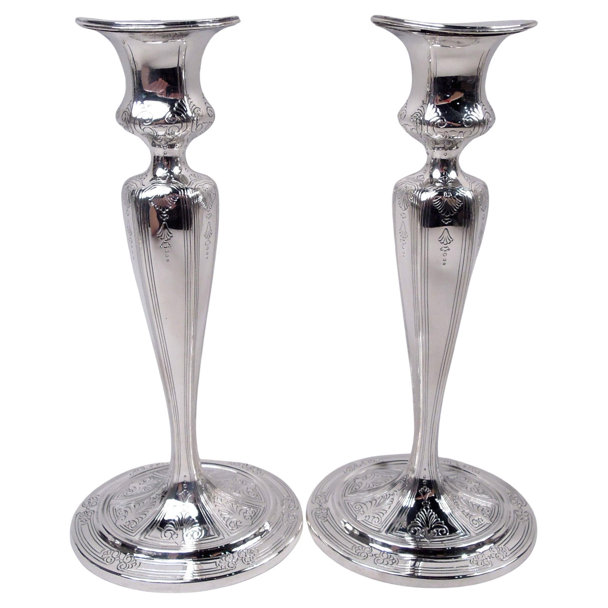 Paar edwardianische klassische Kerzenständer aus Sterlingsilber von Tiffany