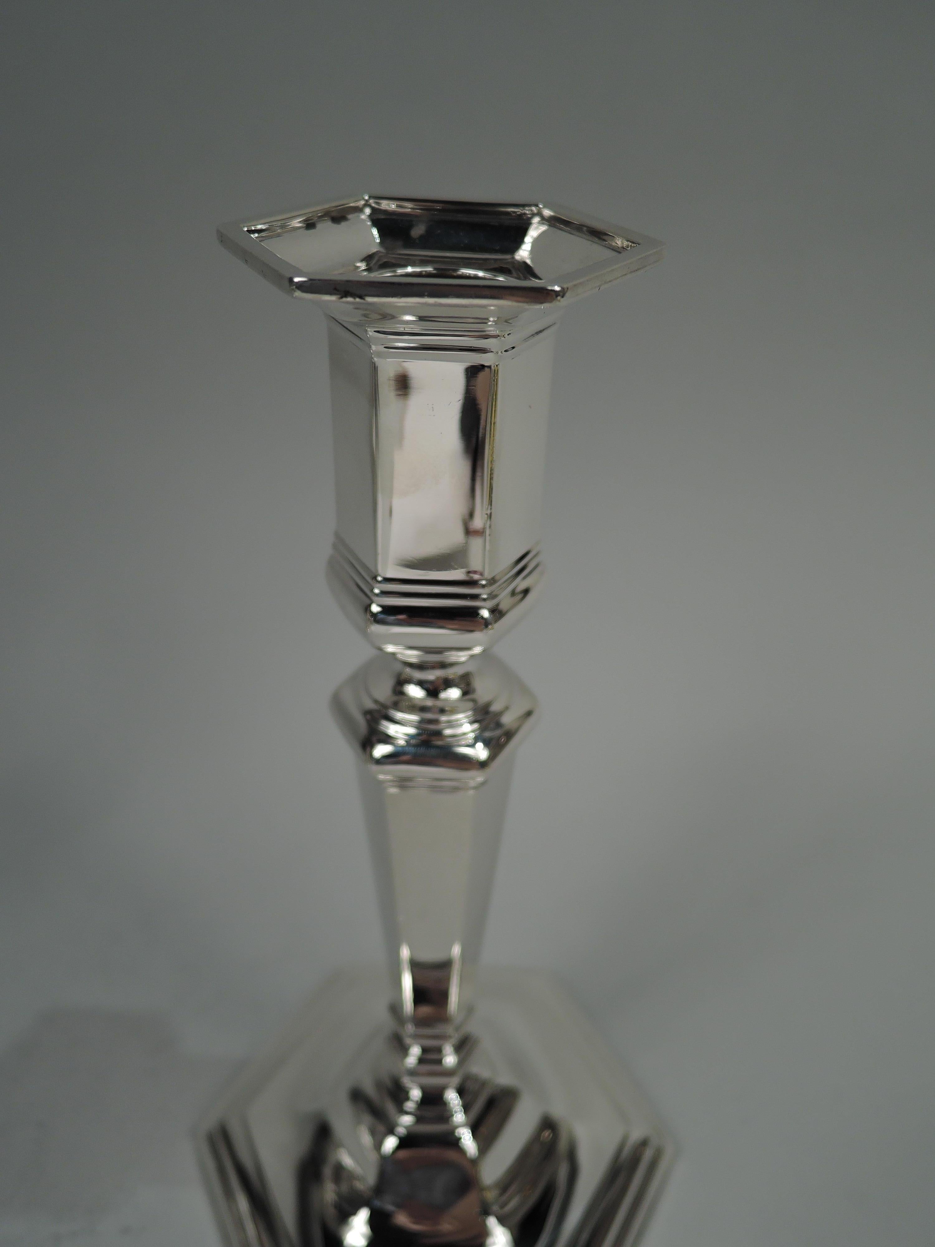 American Pair of Tiffany Edwardian Georgian Sterling Silver Candlesticks For Sale